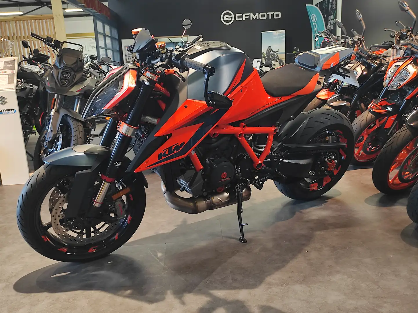 KTM 1290 Super Duke R - 2