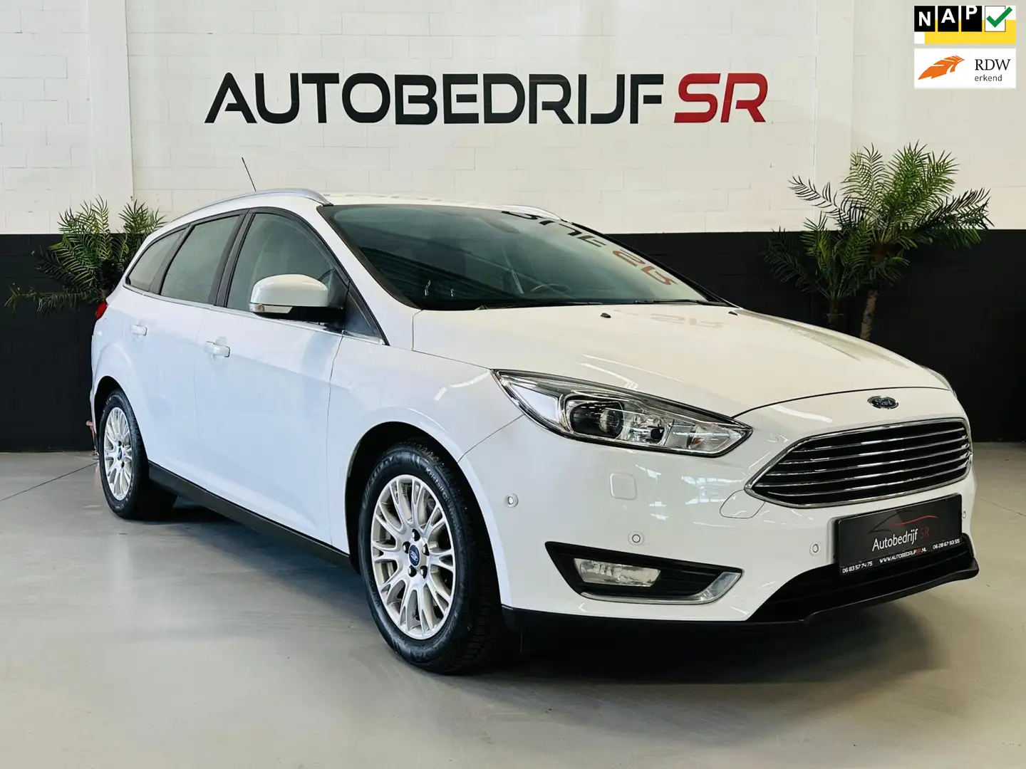 Ford Focus Wagon 1.5 Titanium Edition 182PK! Trekhaak! Faceli - 1
