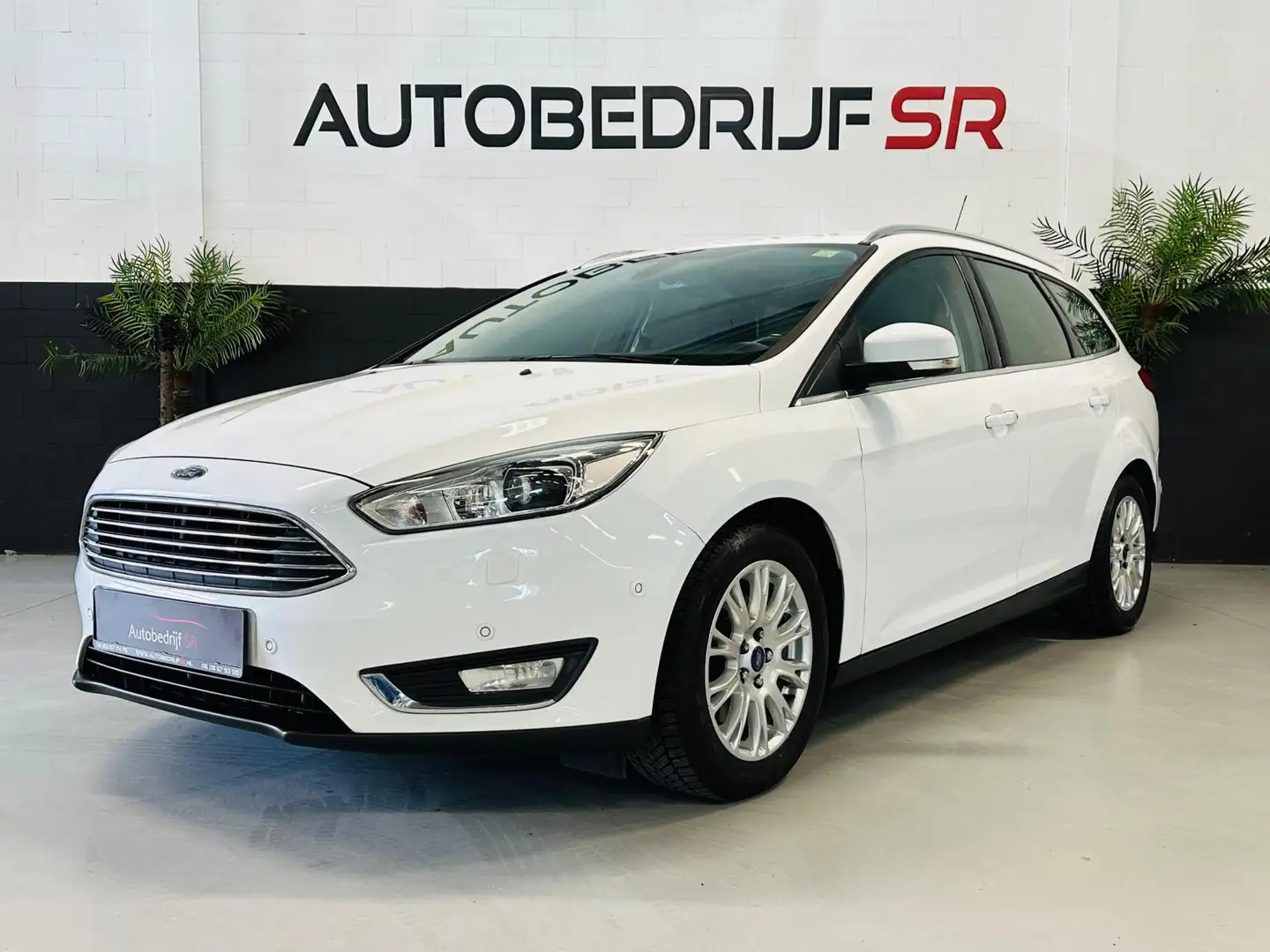 Ford Focus Wagon 1.5 Titanium Edition 182PK! Trekhaak! Faceli - 2