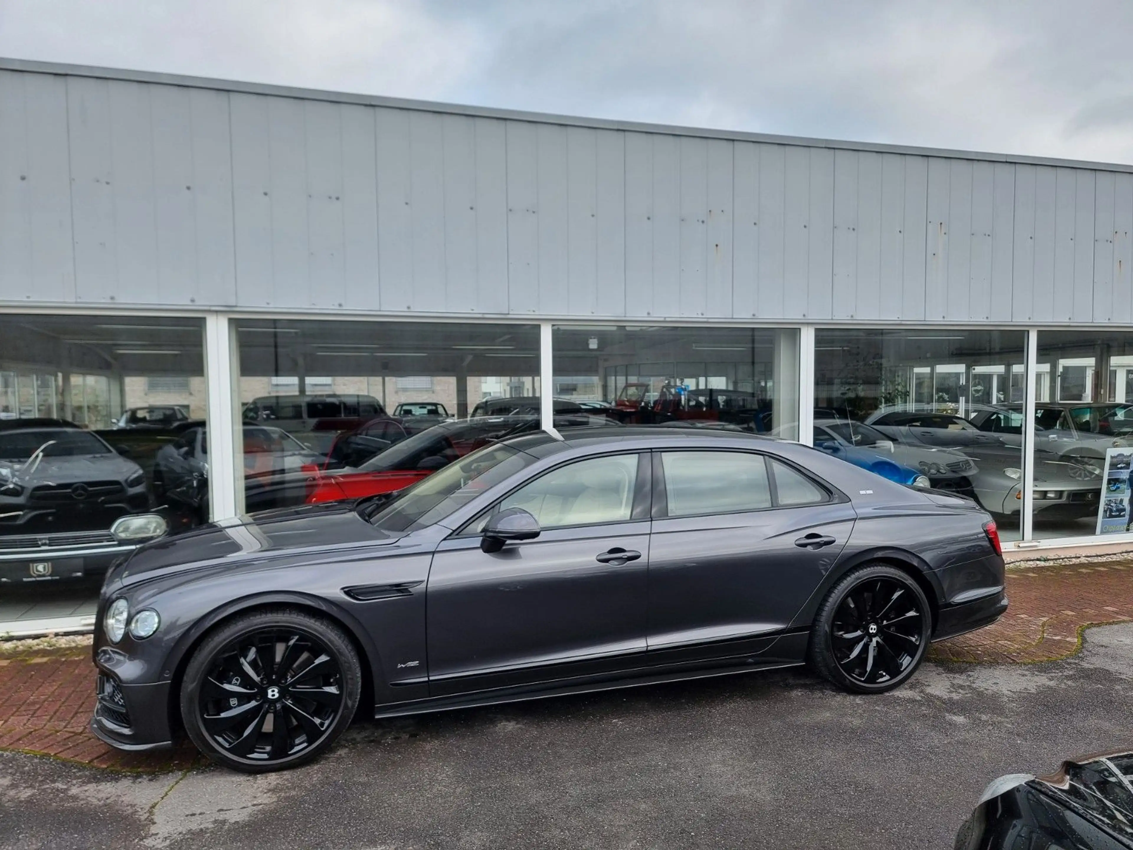 Bentley Flying Spur 6.0 W12/Full options/UPE 340tEur/1A — photo 6