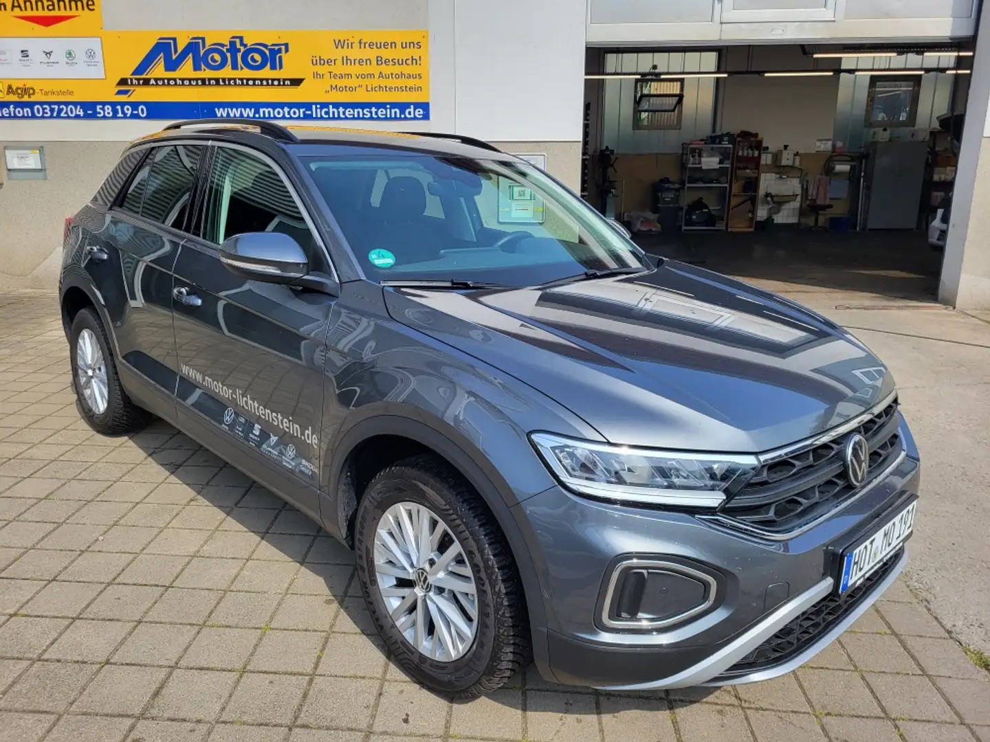 Volkswagen T-Roc Life 16"LM 2AC+ Navi WiPak LED App L&S PLA Grau - 1