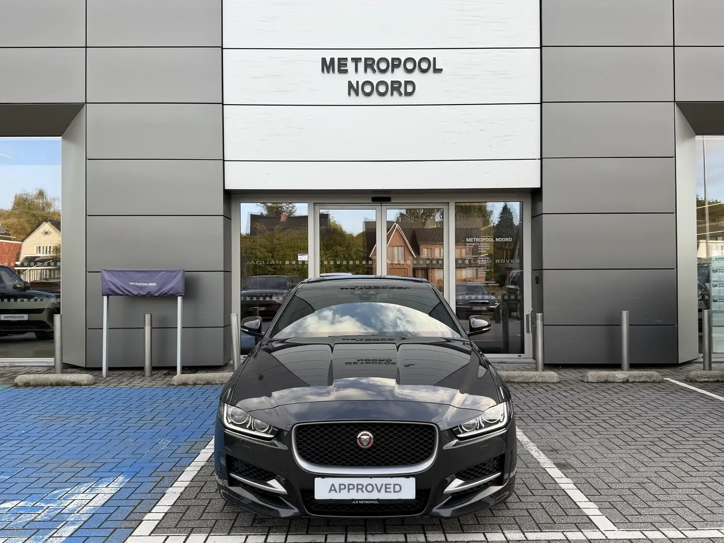 Jaguar XE R-Sport Gris - 2