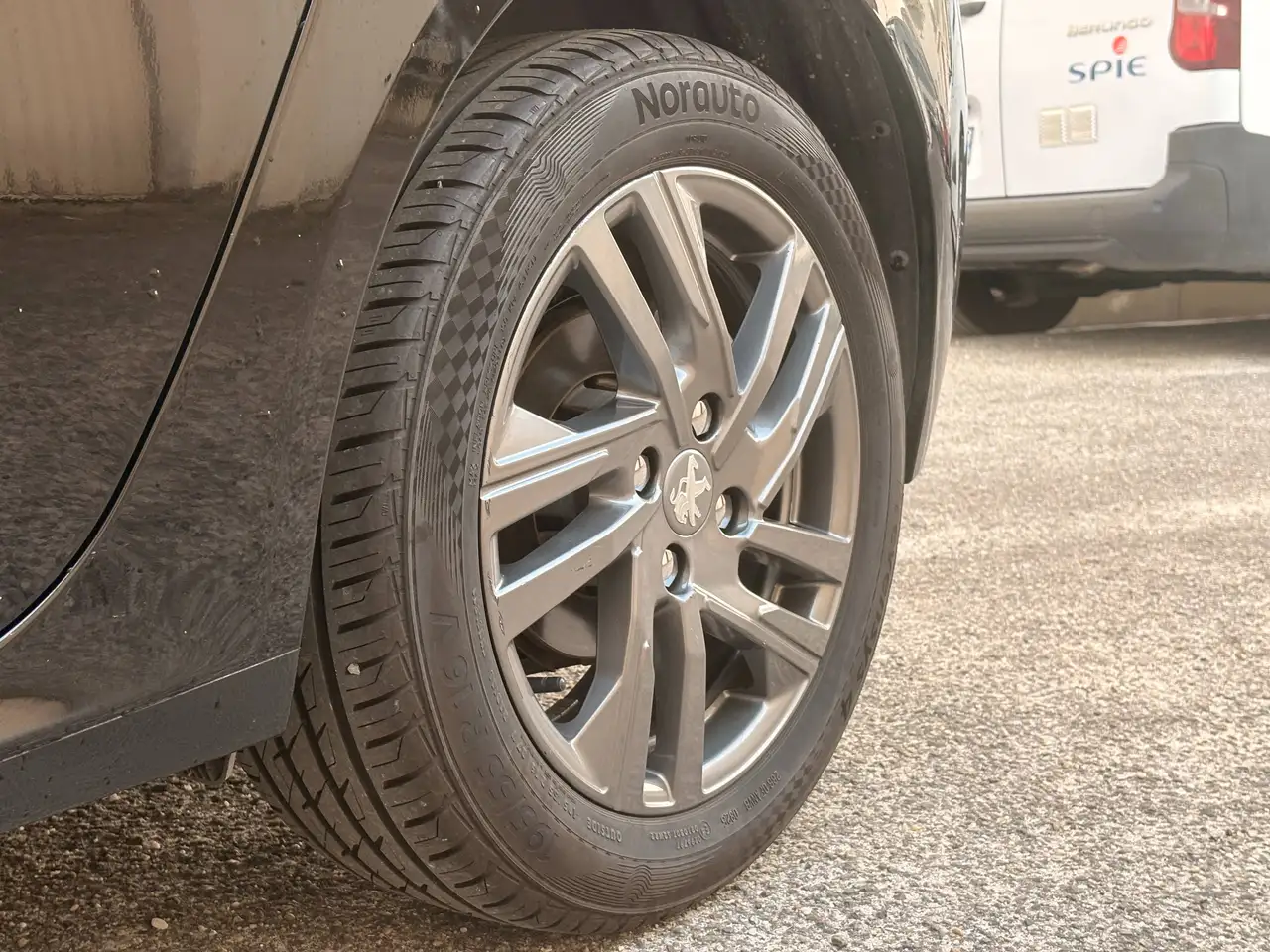Peugeot 208 208 — photo 7