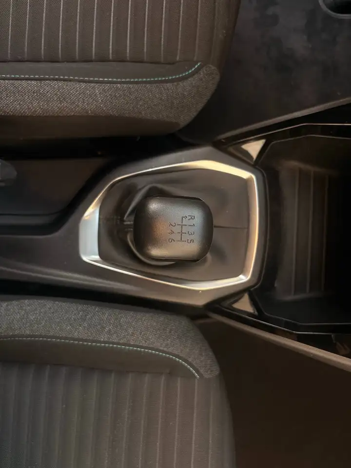 Peugeot 208 208 — photo 6