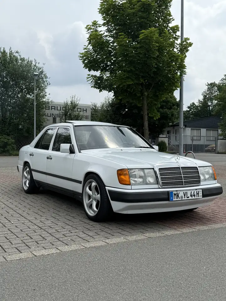Mercedes-Benz E 230, foto 2
