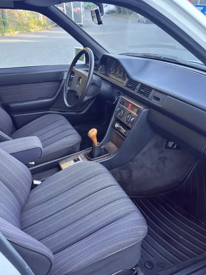 Mercedes-Benz E 230, foto 4