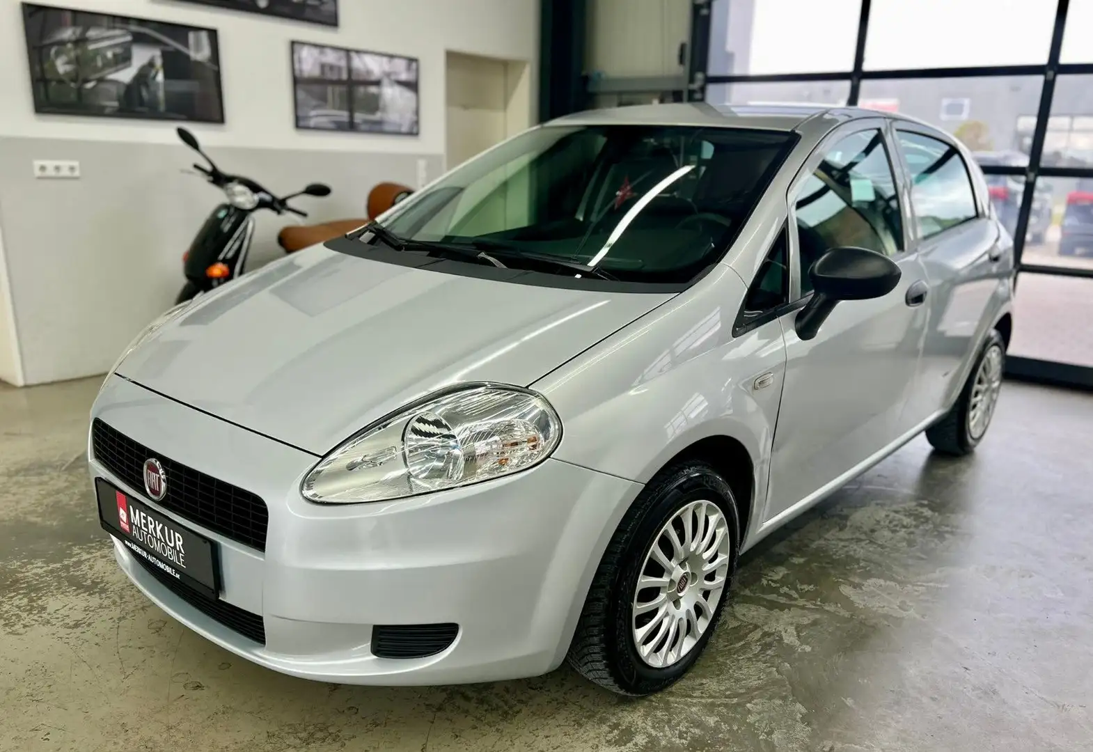 Fiat Grande Punto 1.2 8V Basis+Klima+R/CD+ZV+FB+8fach Plateado - 1
