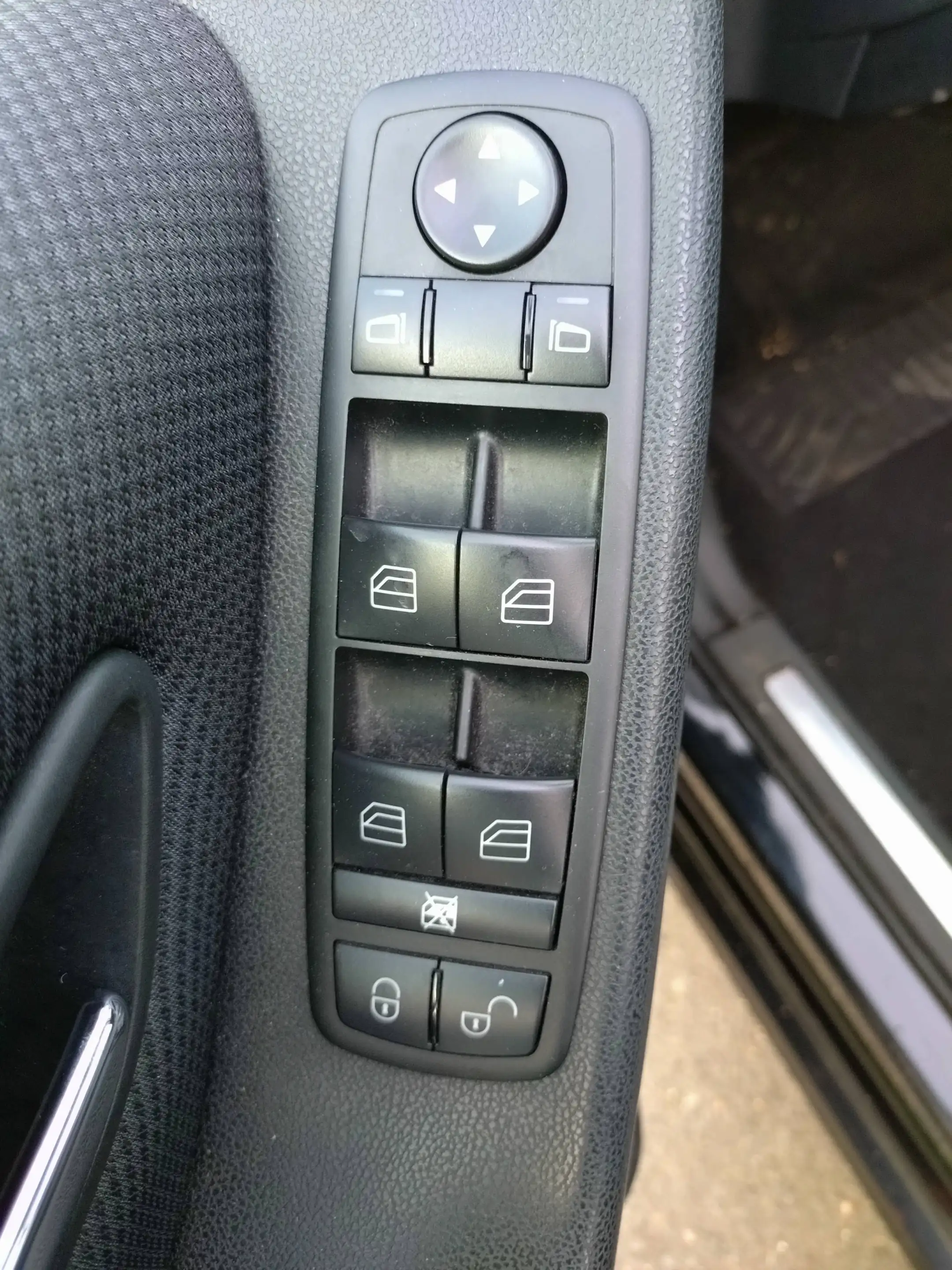 Mercedes-Benz A 170 A 170 +Aut+2Hd+Navi+AHK+Kam+SHZ+Panorama+Temp — photo 9