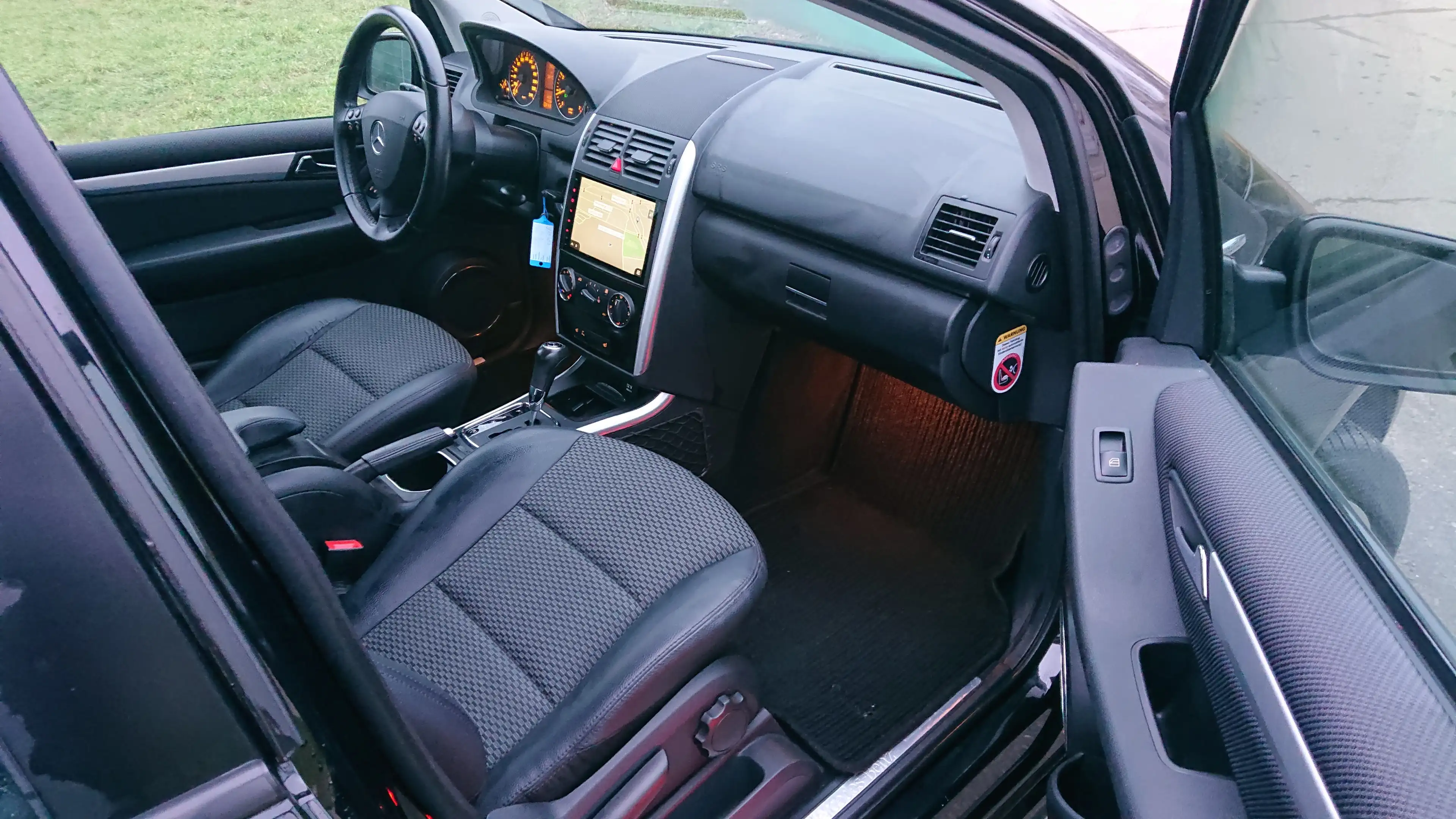 Mercedes-Benz A 170 A 170 +Aut+2Hd+Navi+AHK+Kam+SHZ+Panorama+Temp — photo 8