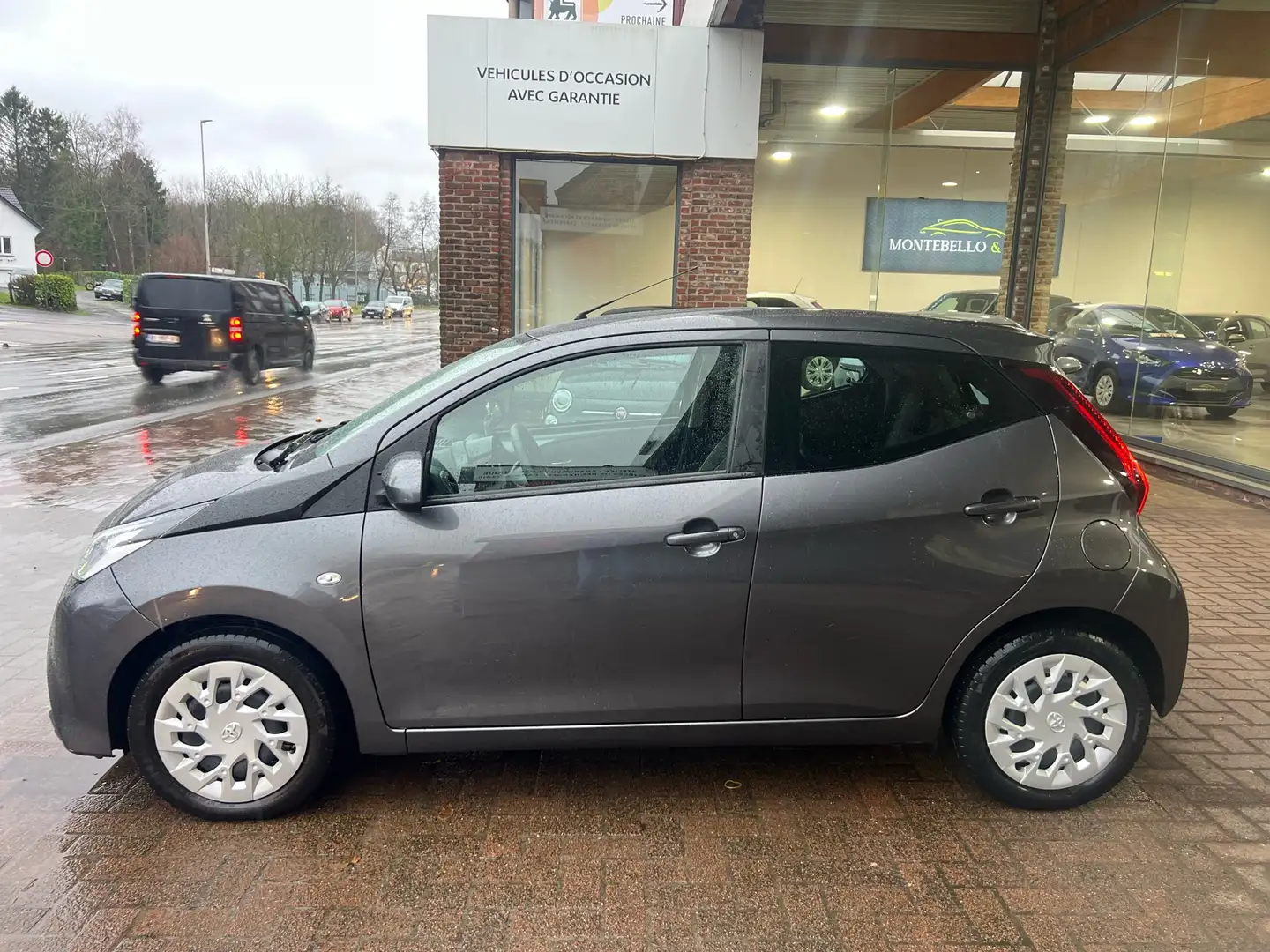 Toyota Aygo 1.0i VVT-i X-play II GPF**25117KM***GSM 0475323828 Grigio - 1