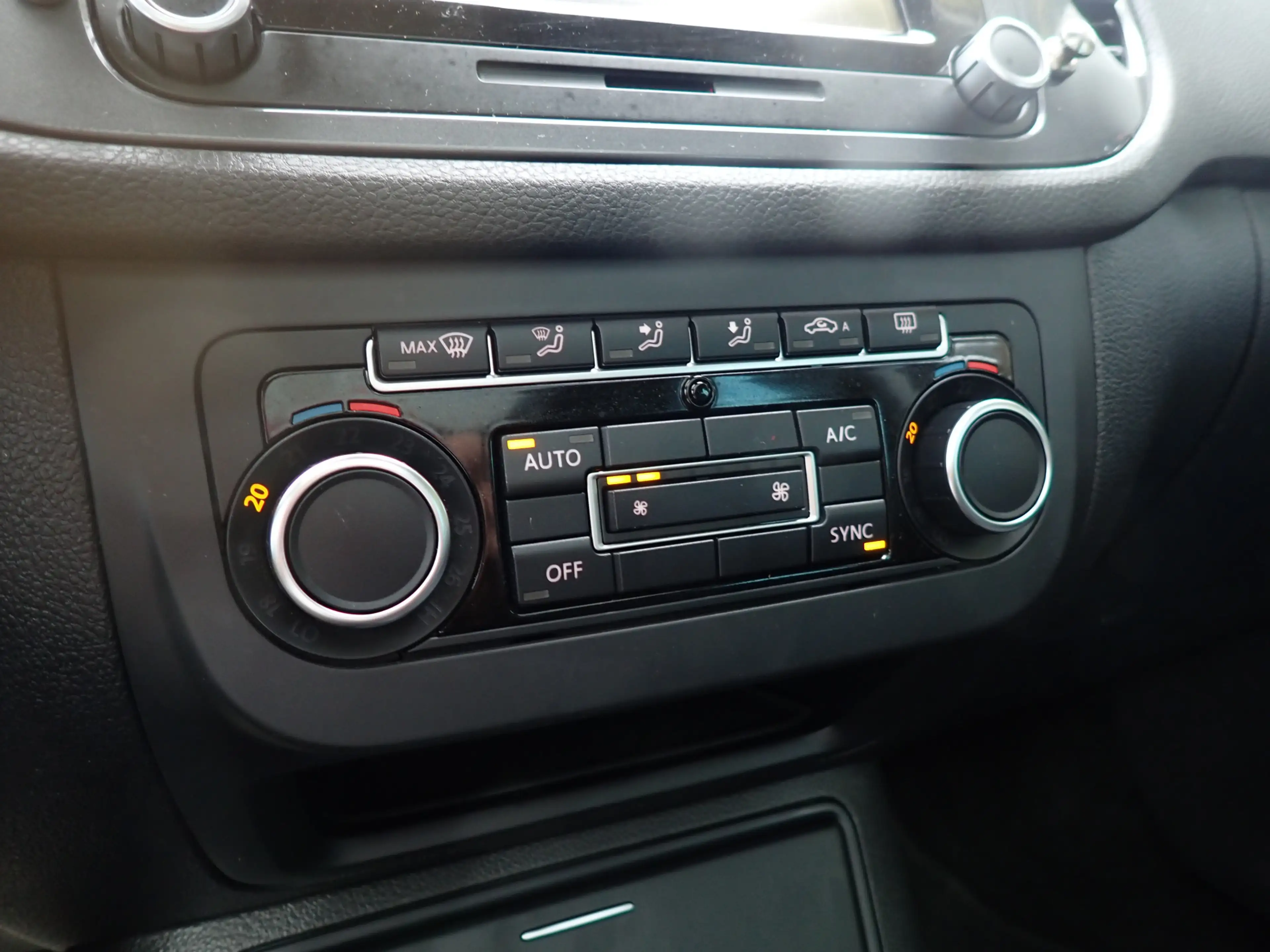 Volkswagen Tiguan 1.4 TSI Sport&Style / SCHUIFKANTEL-DAK / CRUISE / — photo 26