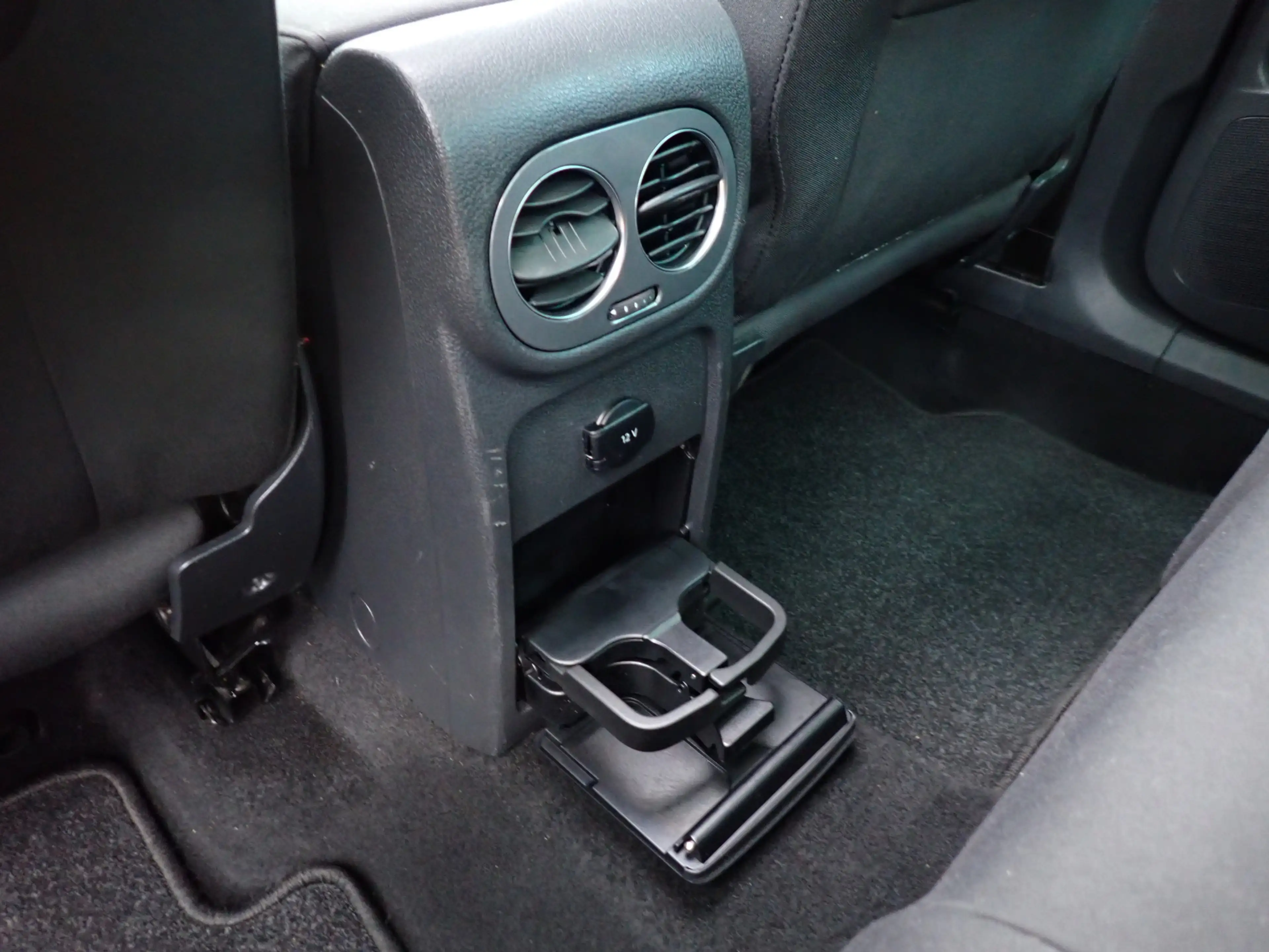 Volkswagen Tiguan 1.4 TSI Sport&Style / SCHUIFKANTEL-DAK / CRUISE / — photo 29