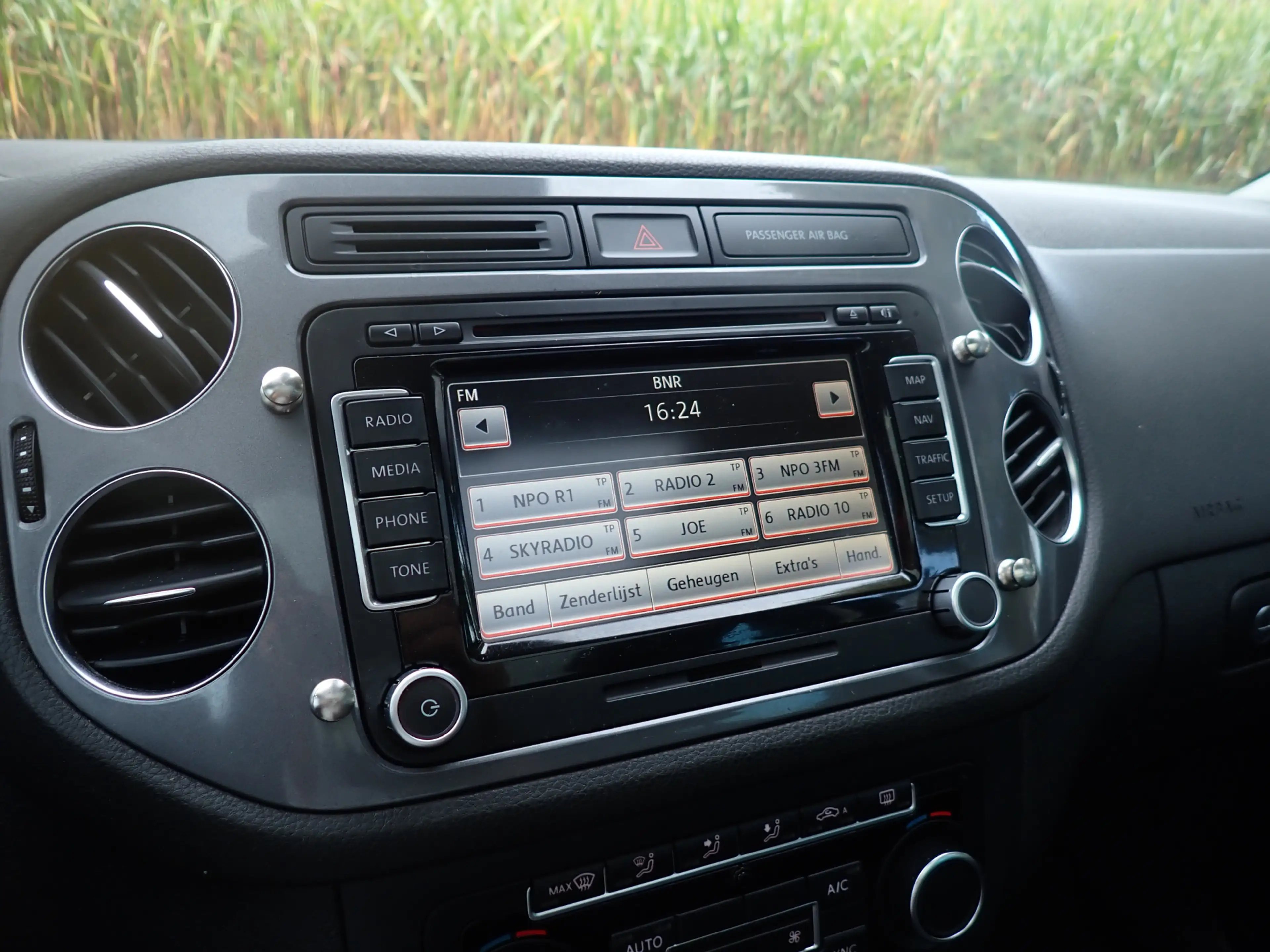 Volkswagen Tiguan 1.4 TSI Sport&Style / SCHUIFKANTEL-DAK / CRUISE / — photo 22