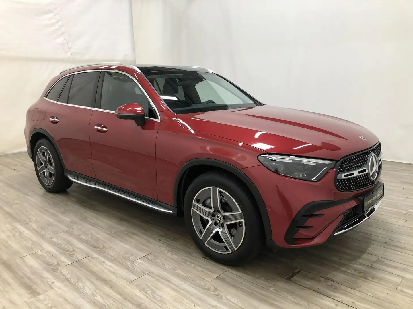 Mercedes-Benz GLC 200 4M AMG Pano*AHK*Trittbretter*Lenkradheiz Rot - 2