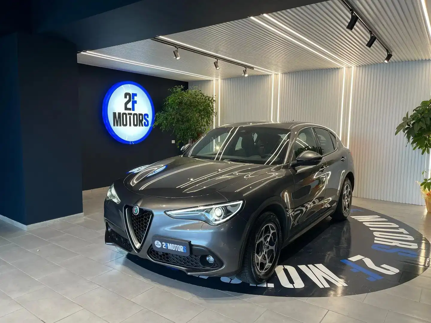Alfa Romeo Stelvio 2.2 t Business rwd 160cv auto Grigio - 2