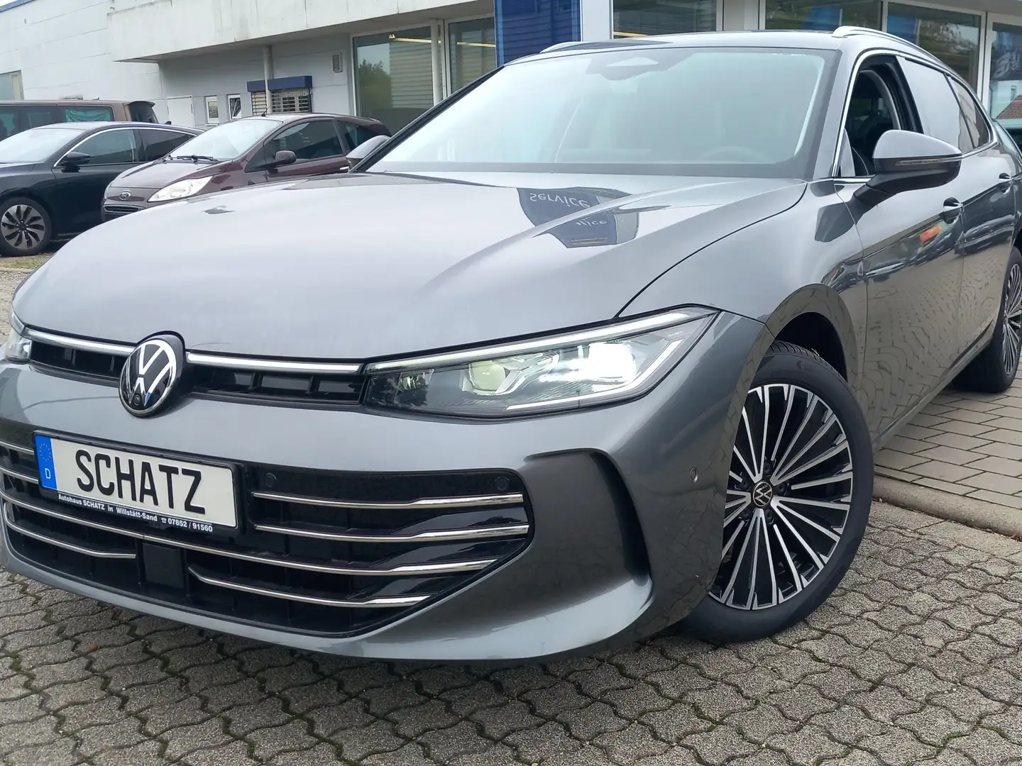 Volkswagen Passat Variant 1.5 eTSI Elegance 110 kW Grau - 1
