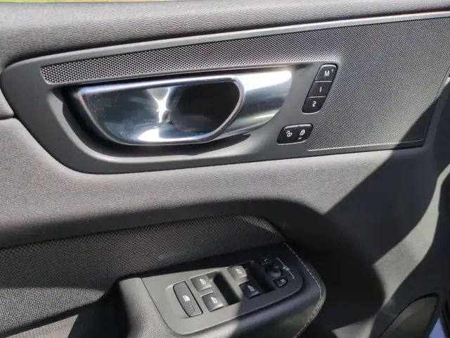 Volvo XC60 view 12