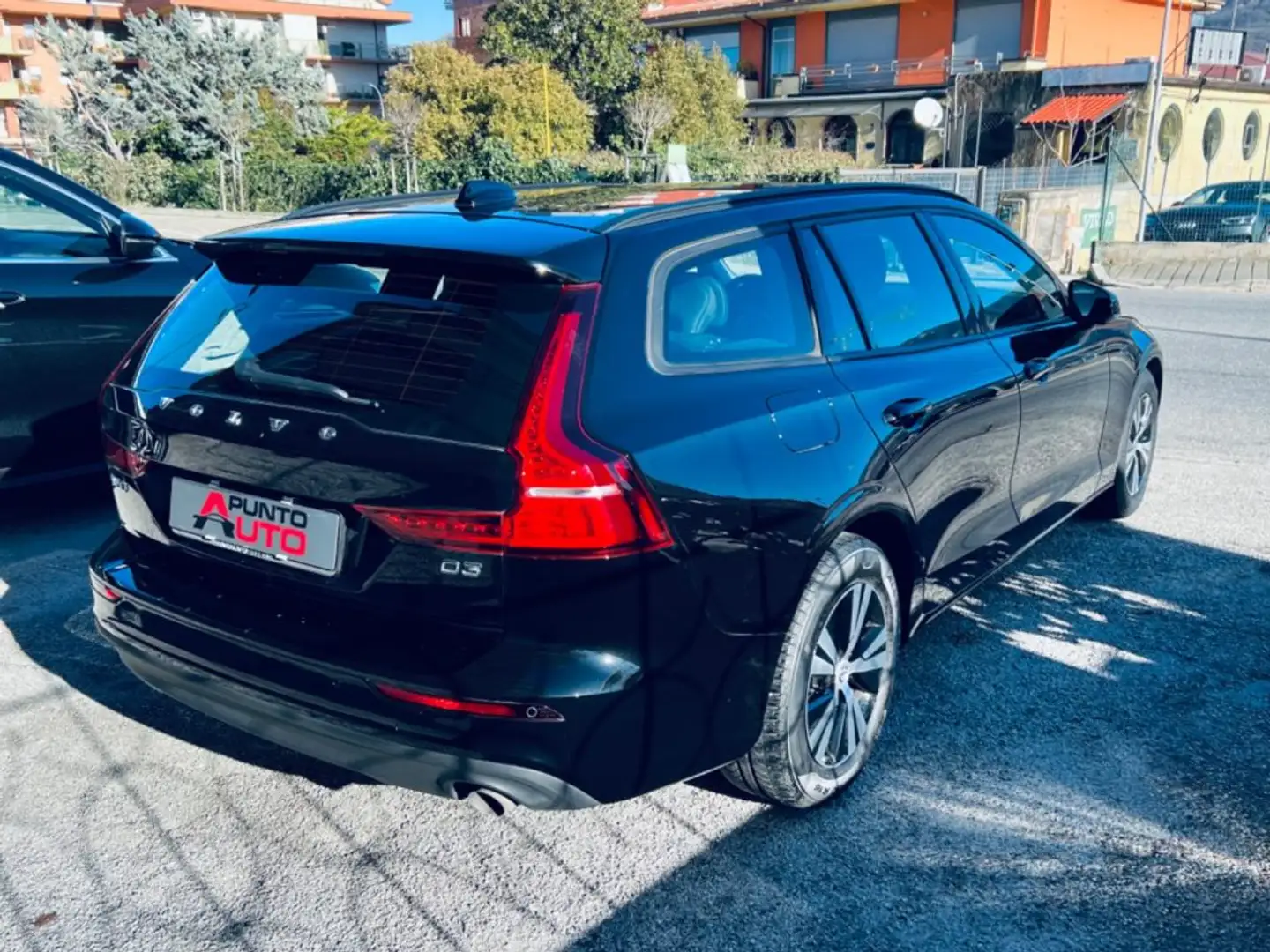Volvo V60 D3  Geartronic COCKPIT- CARPLAY- Noir - 1