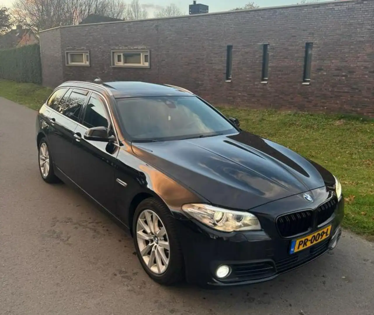 BMW 520 High Executive Zwart - 2