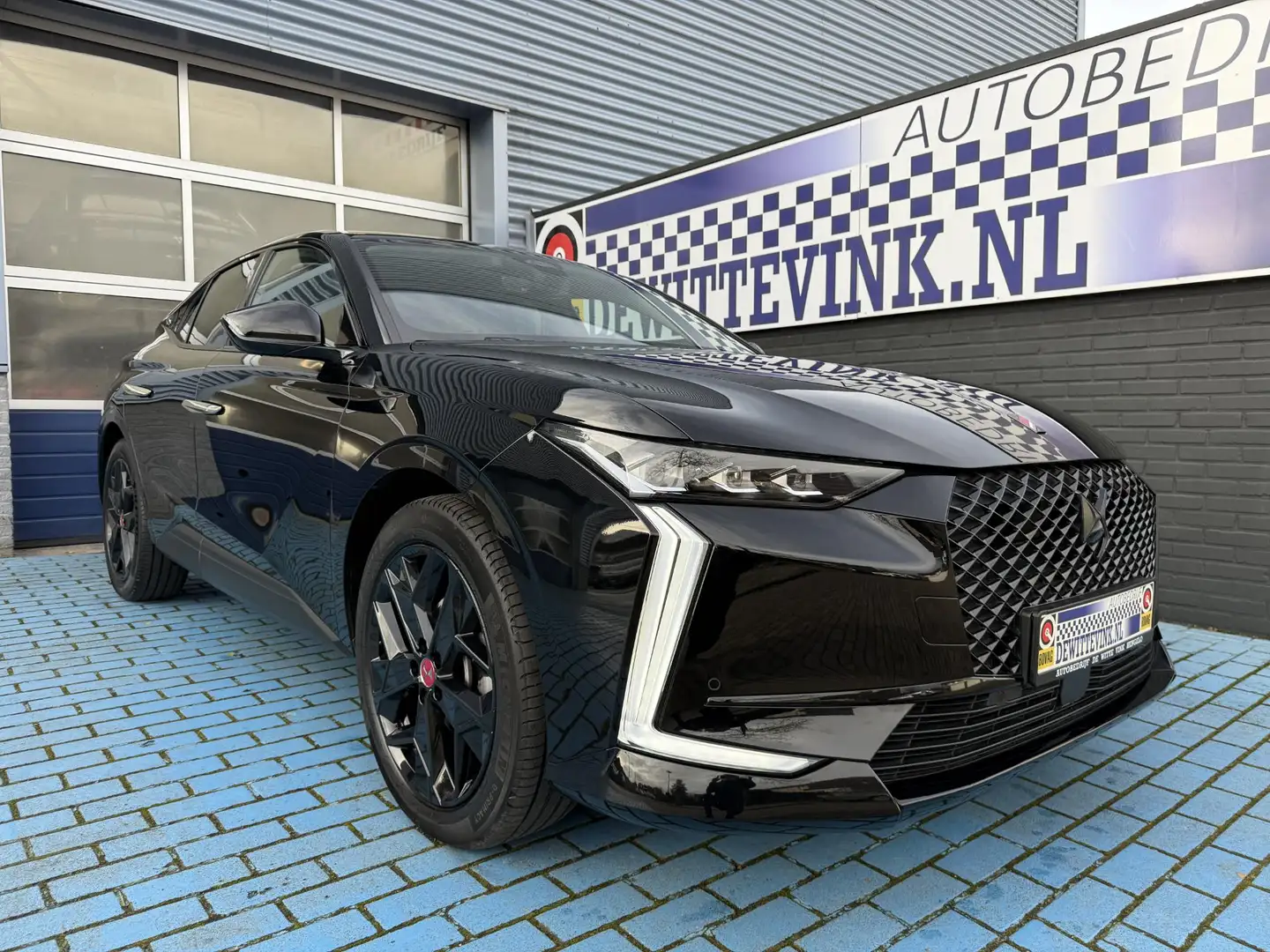 DS Automobiles DS 4 1.2 Performance Line+ ADAP CRUISE P-CAM APPLE Zwart - 1