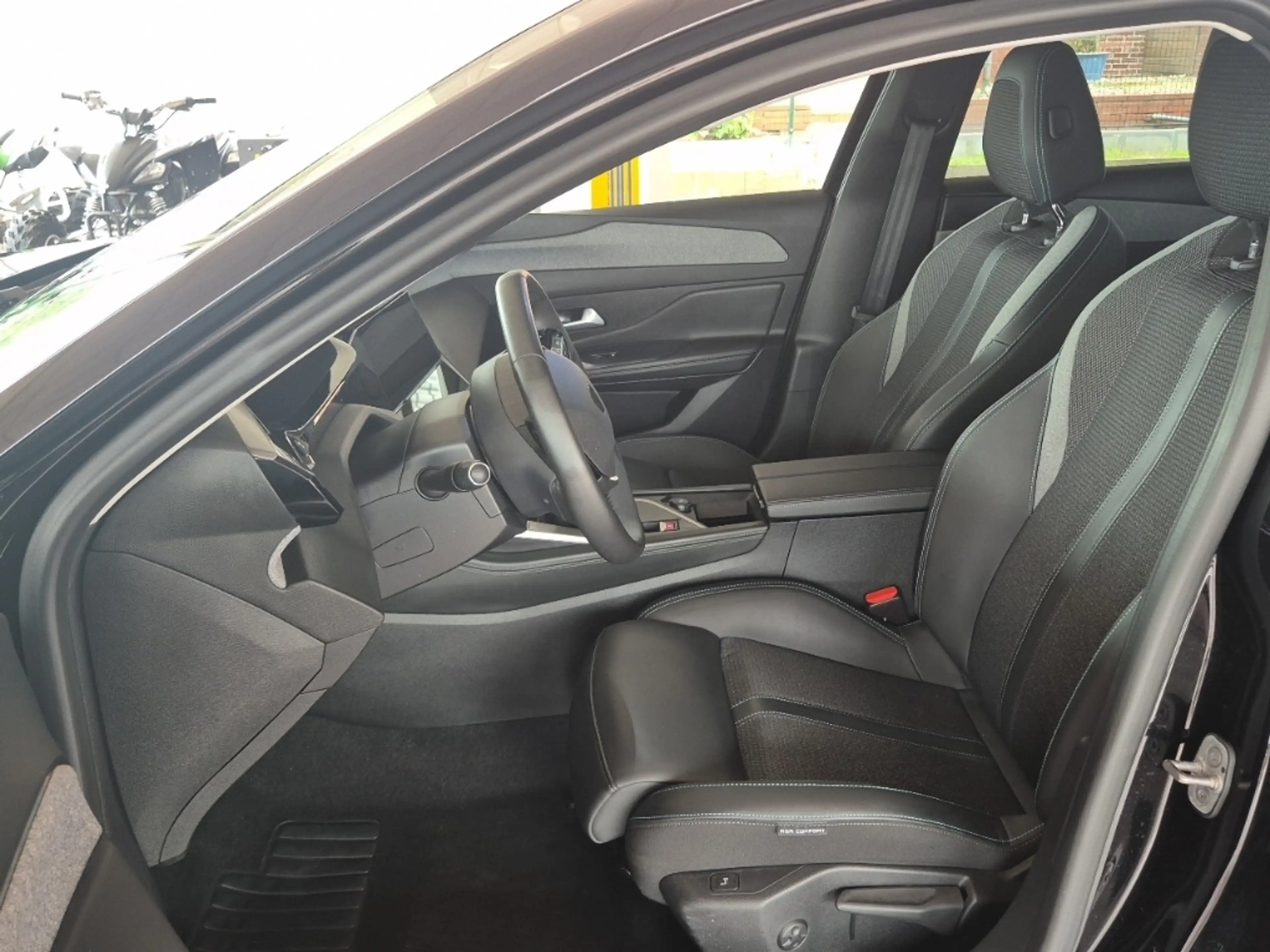 Peugeot 308 SW Allure 1.2 130  SHZ Navi Kamera PDC v+h — photo 13