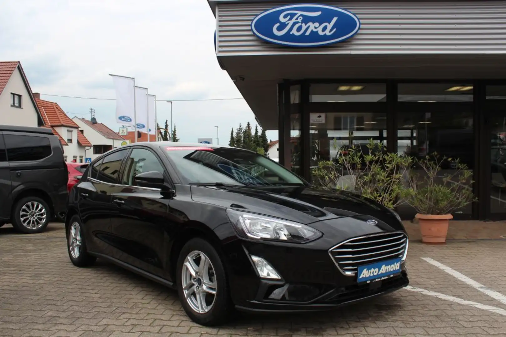 Ford Focus 1.0 EcoBoost COOL&CONNECT Schwarz - 1
