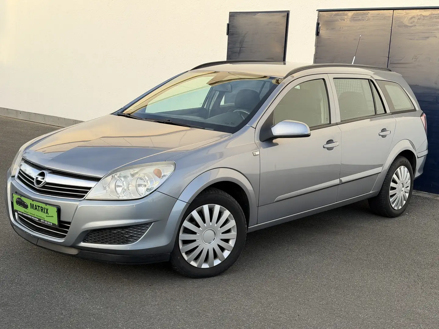 Opel Astra Edition Grau - 1