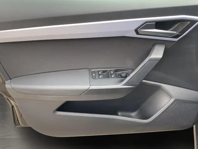 SEAT Arona view 8