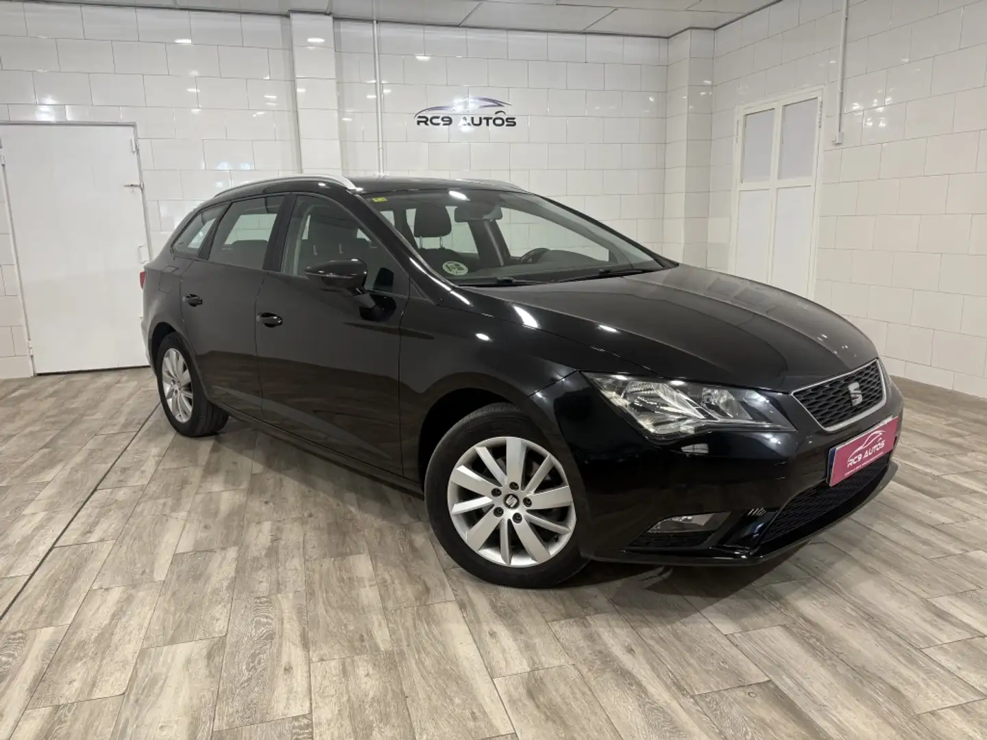 SEAT Leon ST 1.6TDI CR S&S Style 4Drive 105 Noir - 1