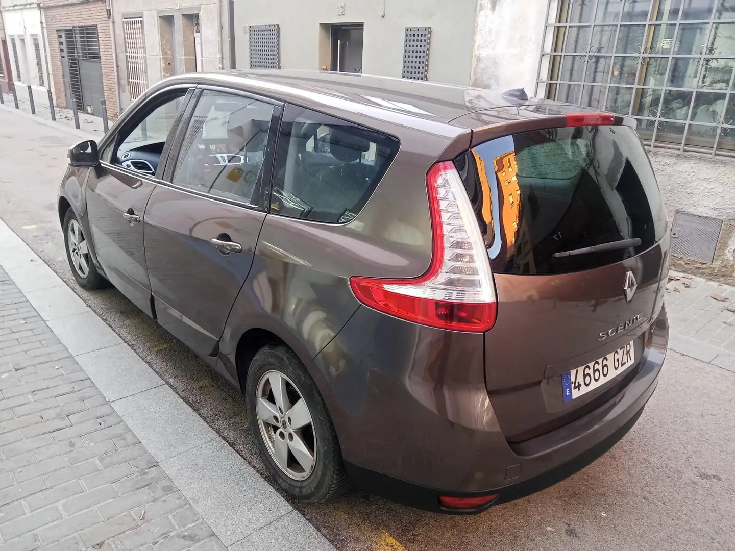 Renault Grand Scenic Scénic 1.9dCi Confort Authentique - 1