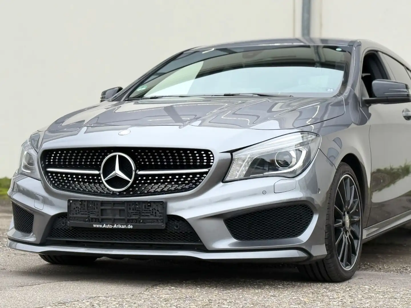 Mercedes-Benz CLA 220 Amg-Line Grau - 1