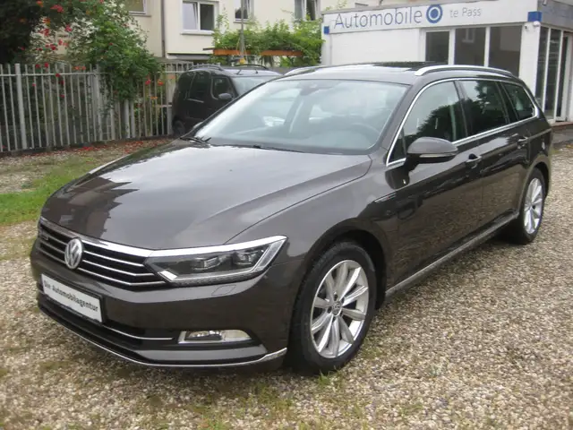 Volkswagen Passat Variant Highline/LED/Leder/DSG/Pano/1.Hd.