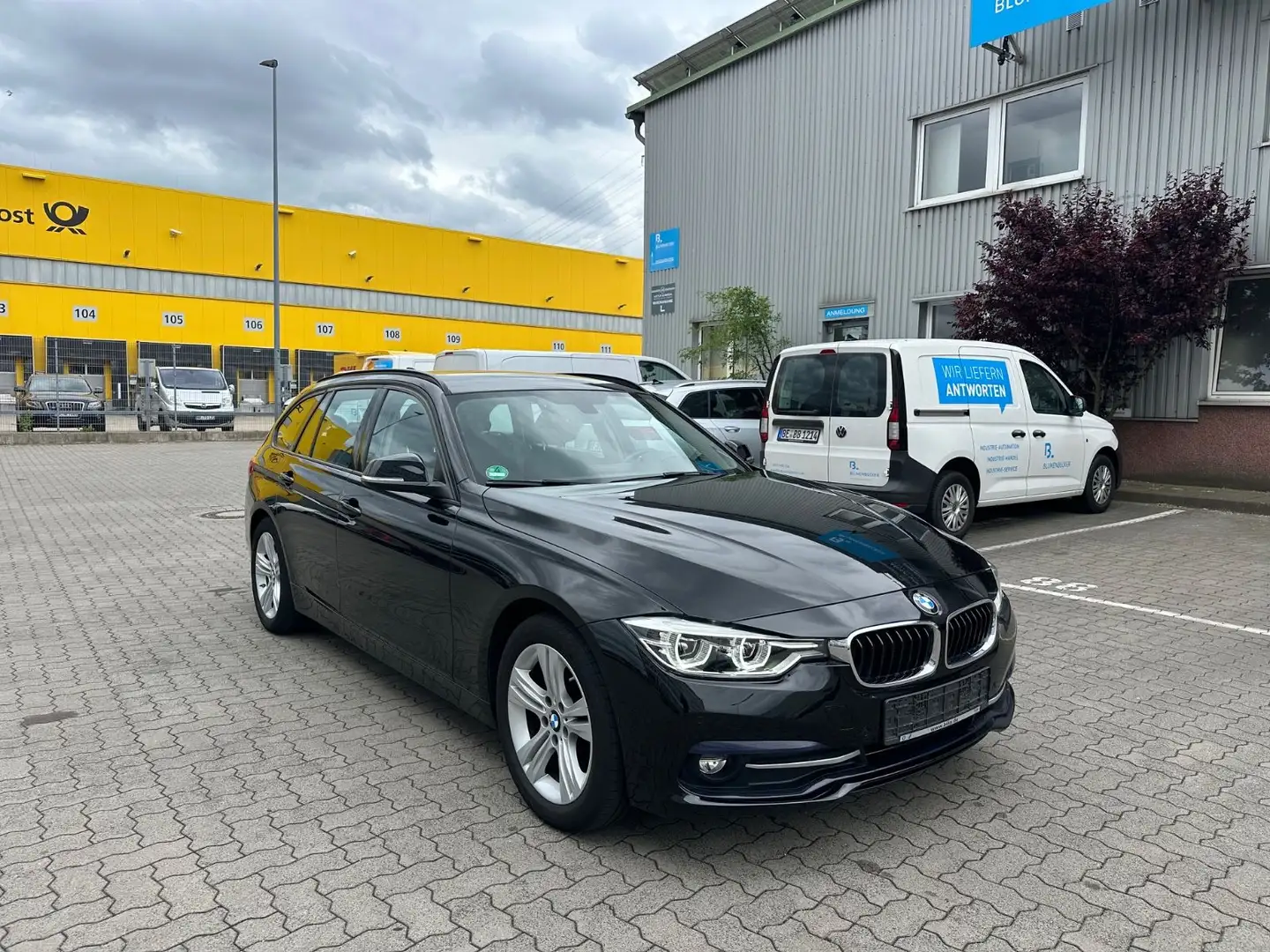 BMW 318 d Sport Line Autom. LED Navi Fekete - 1