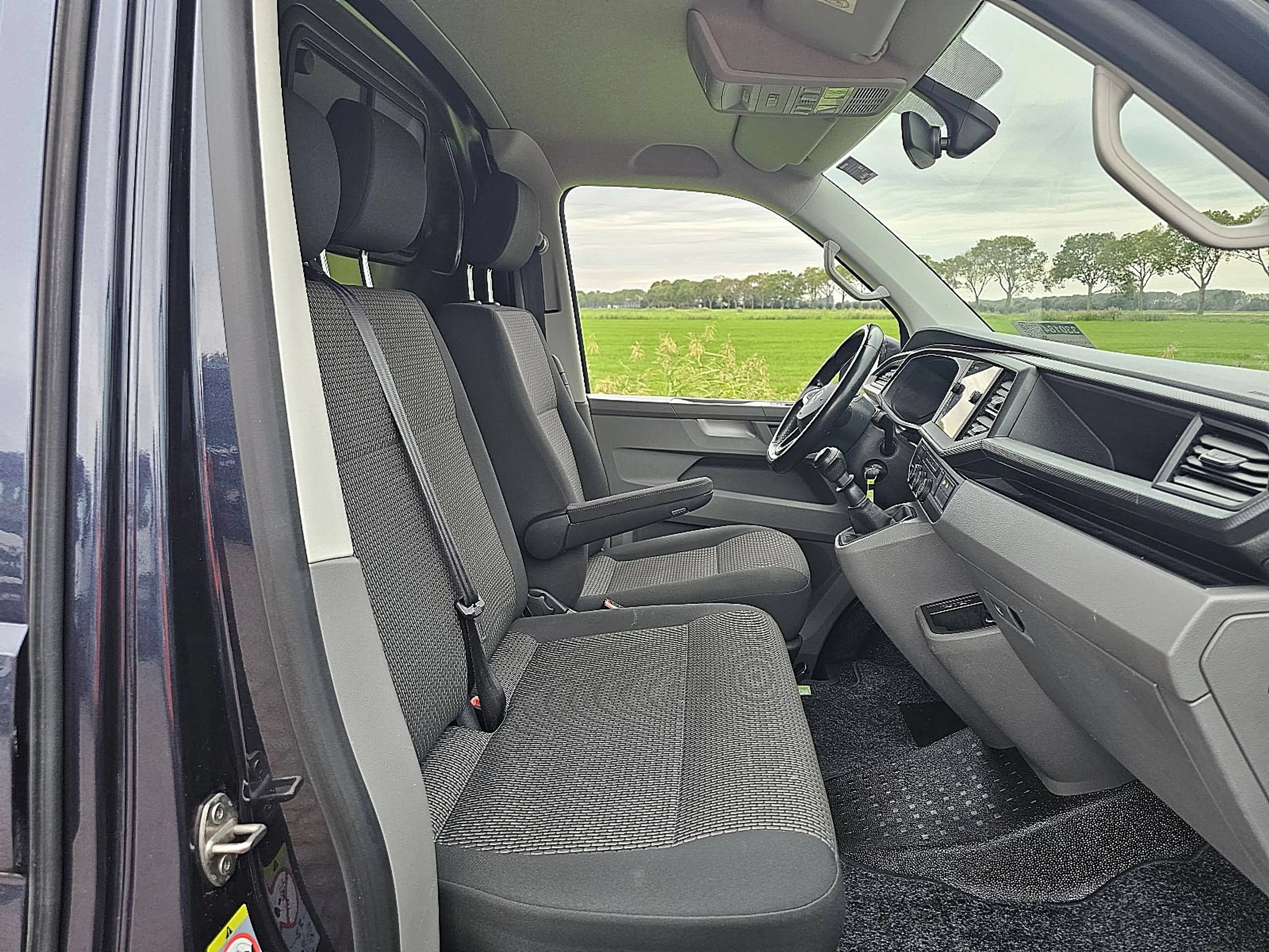 Volkswagen Transporter 2.0 TDI L2H1 Navi Carplay AC — photo 7