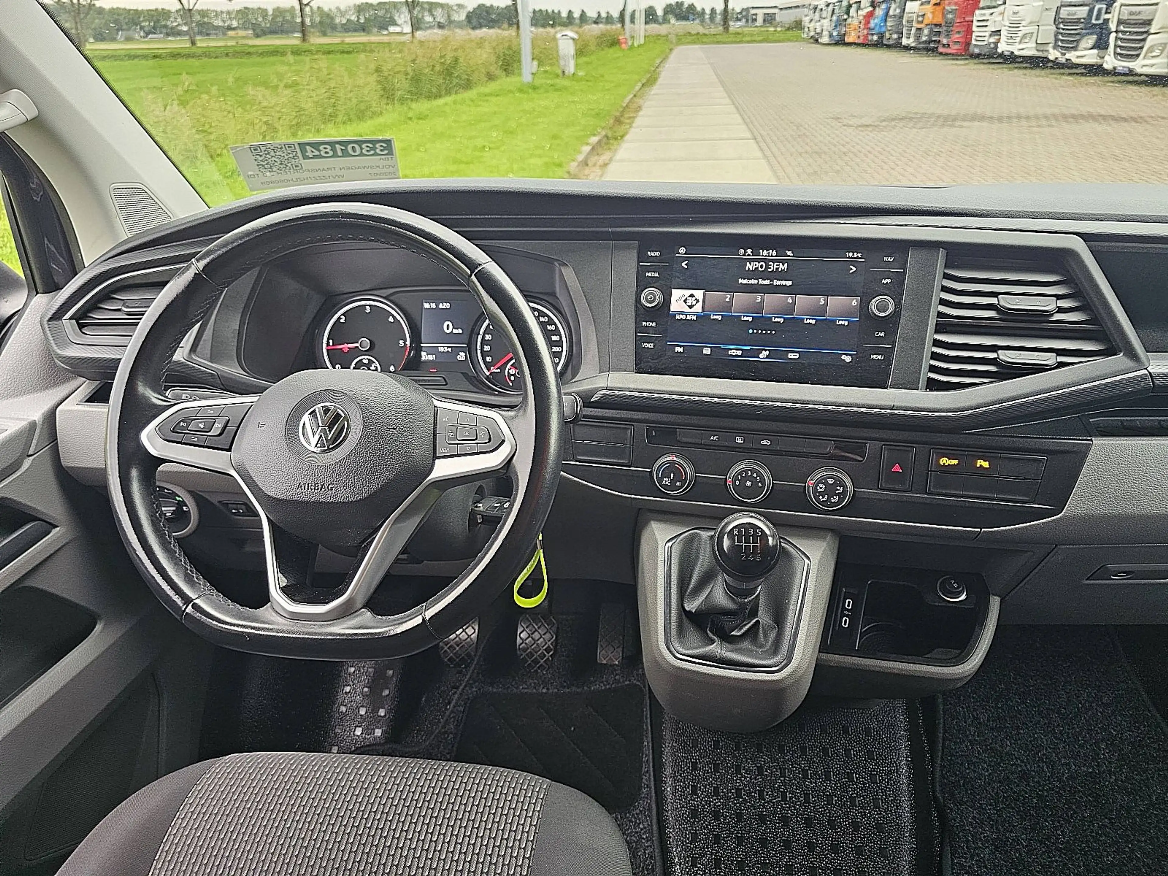 Volkswagen Transporter 2.0 TDI L2H1 Navi Carplay AC — photo 8