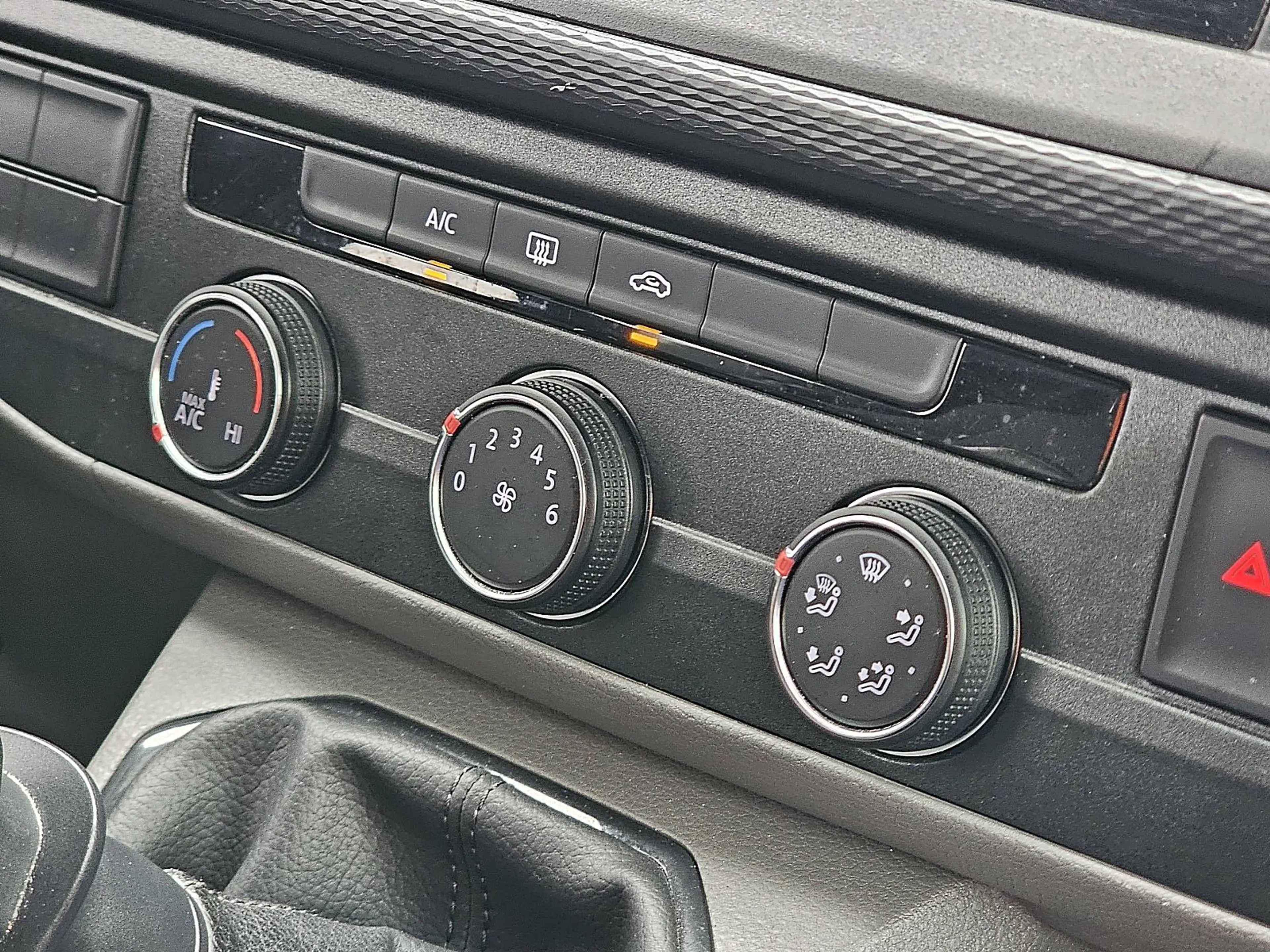 Volkswagen Transporter 2.0 TDI L2H1 Navi Carplay AC — photo 11