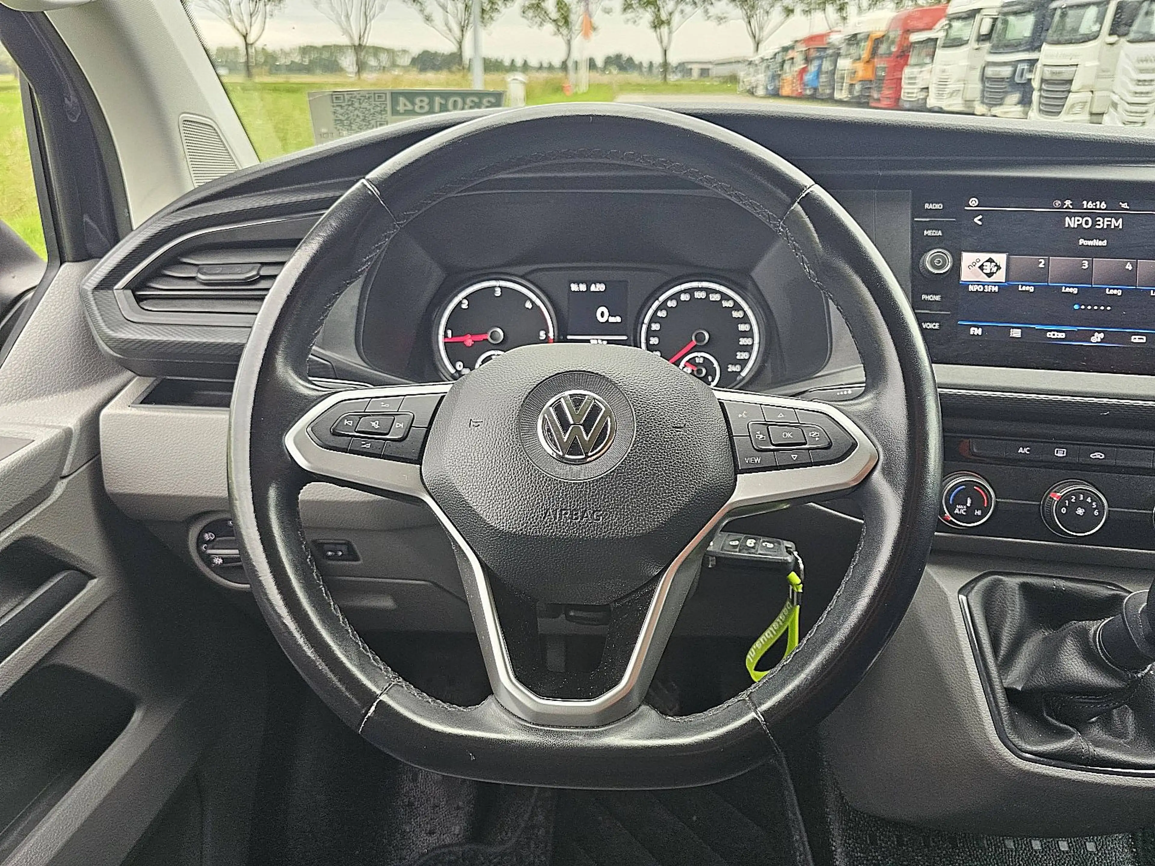 Volkswagen Transporter 2.0 TDI L2H1 Navi Carplay AC — photo 10