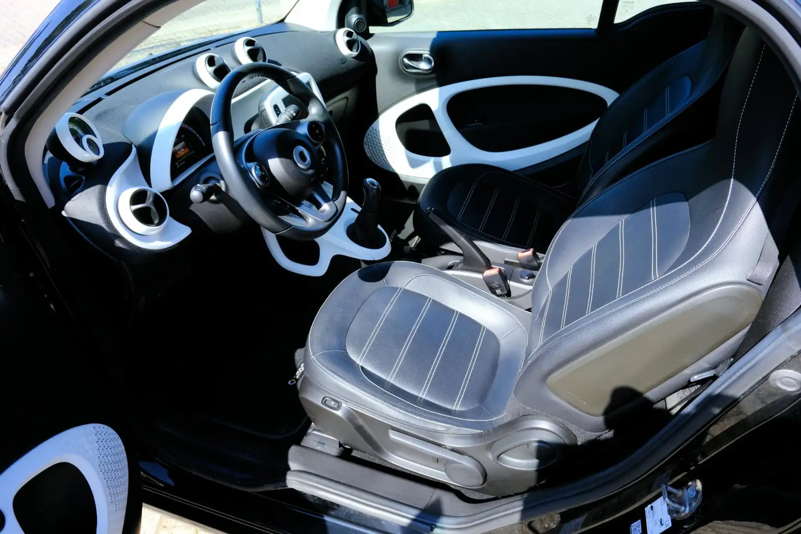 smart forTwo 1.0 Prime Pano|Leder|Navi|LMV Grijs - 2