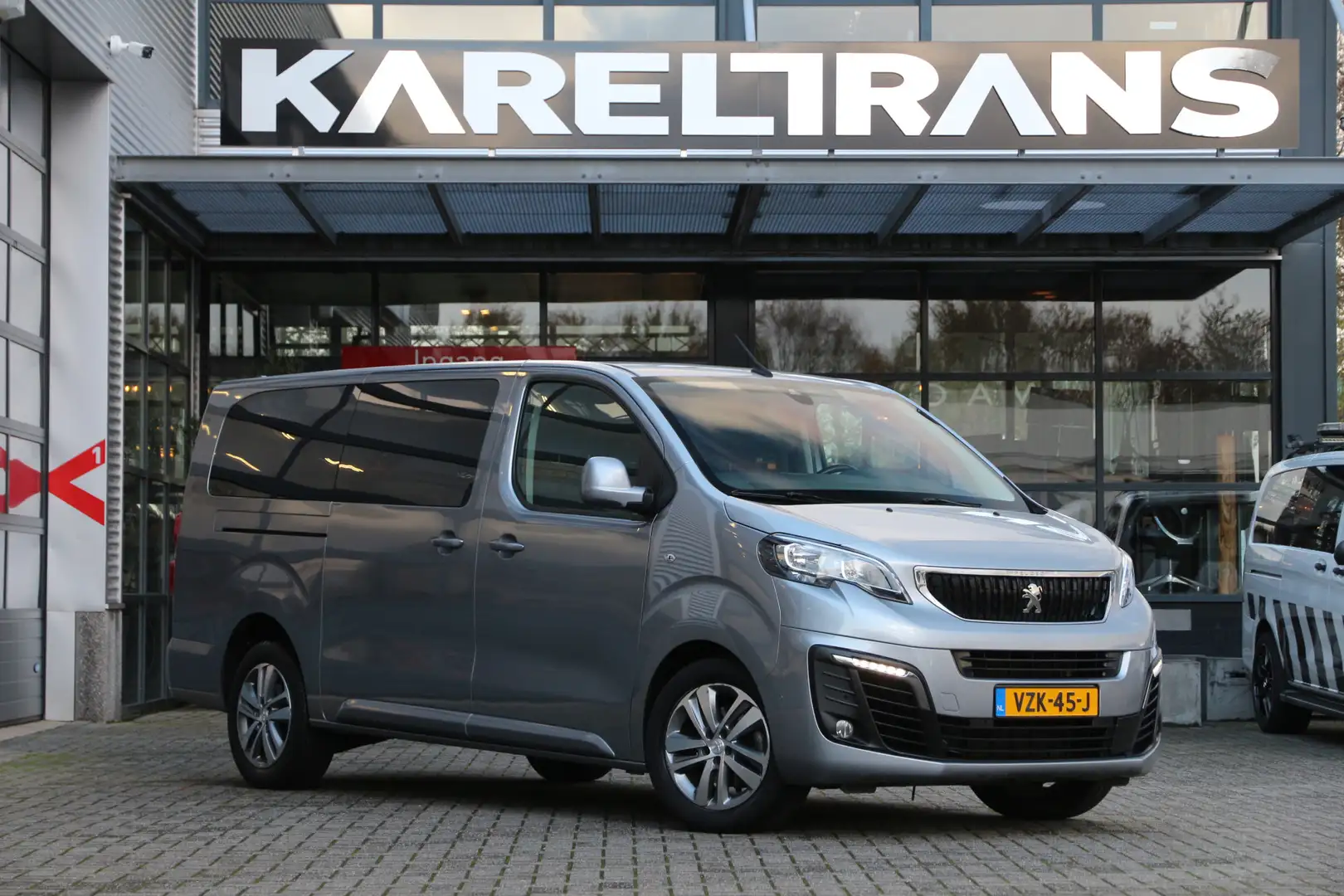 Peugeot Expert 2.0 BlueHDI | Aut. | DC | XL | 2x Schuifdeur | Nav Grijs - 1