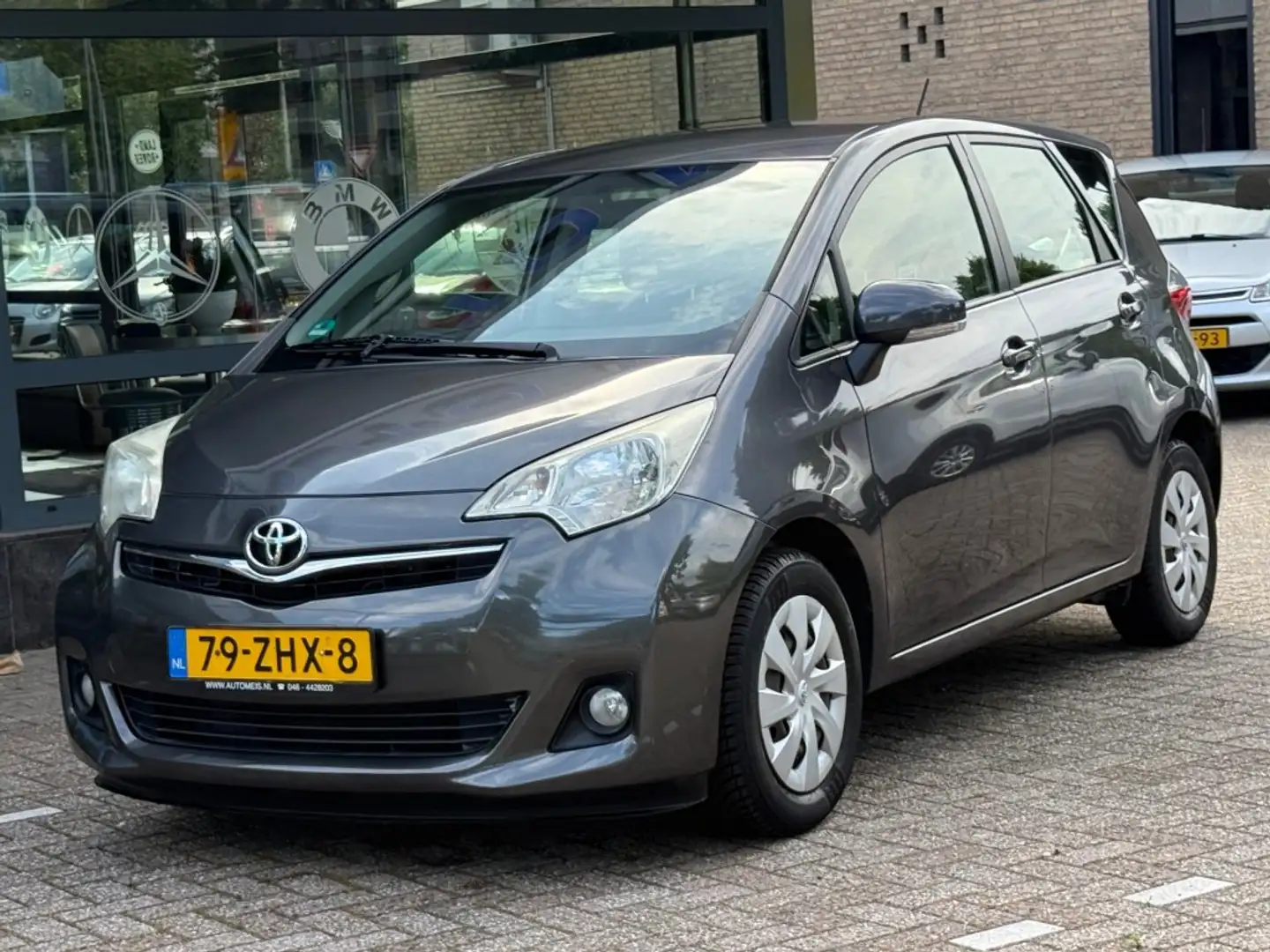 Toyota Verso-S 1.3 VVT-I Aspiration Navi Camera Airco Cruise Grijs - 2