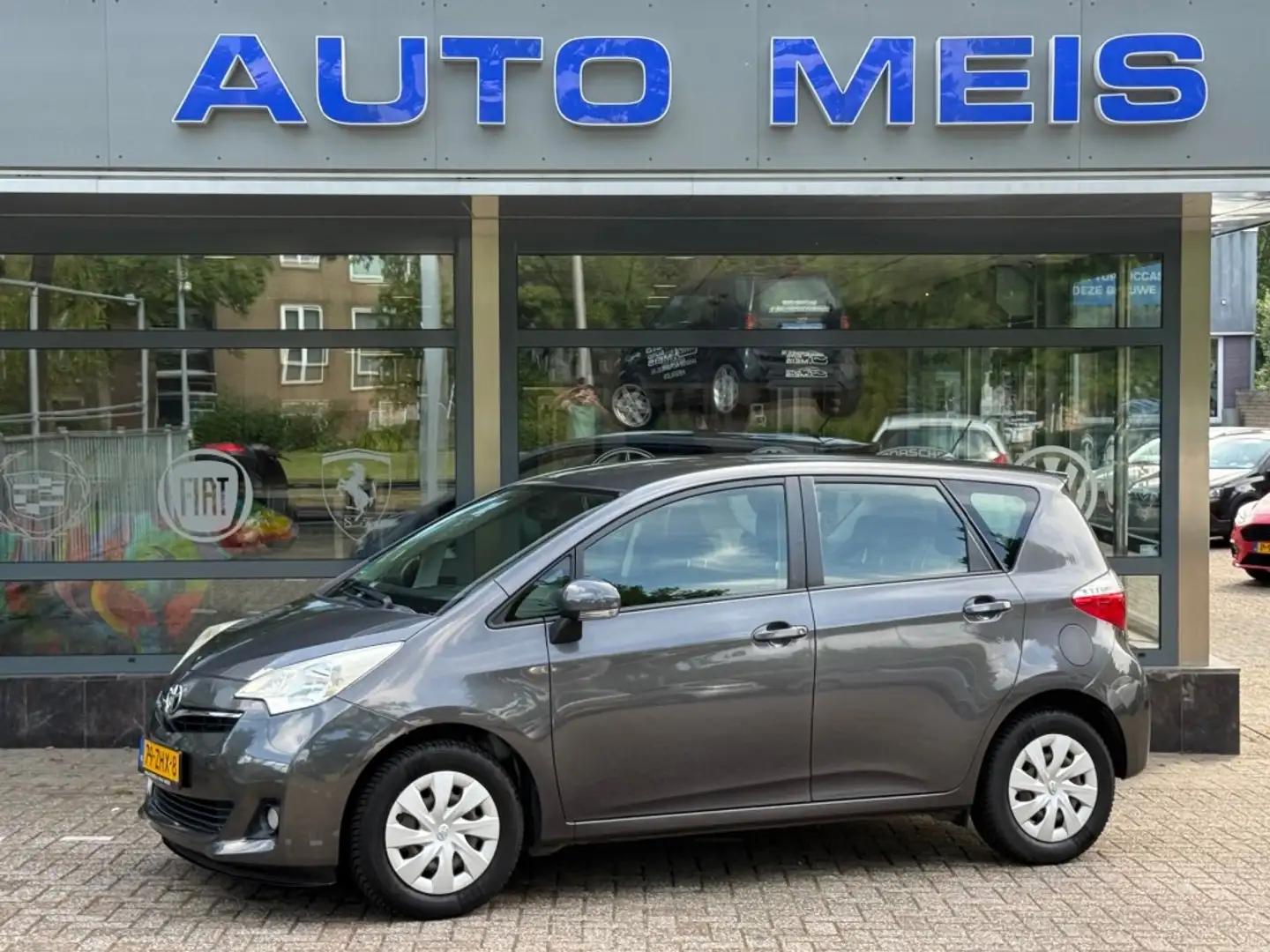 Toyota Verso-S 1.3 VVT-I Aspiration Navi Camera Airco Cruise Grijs - 1