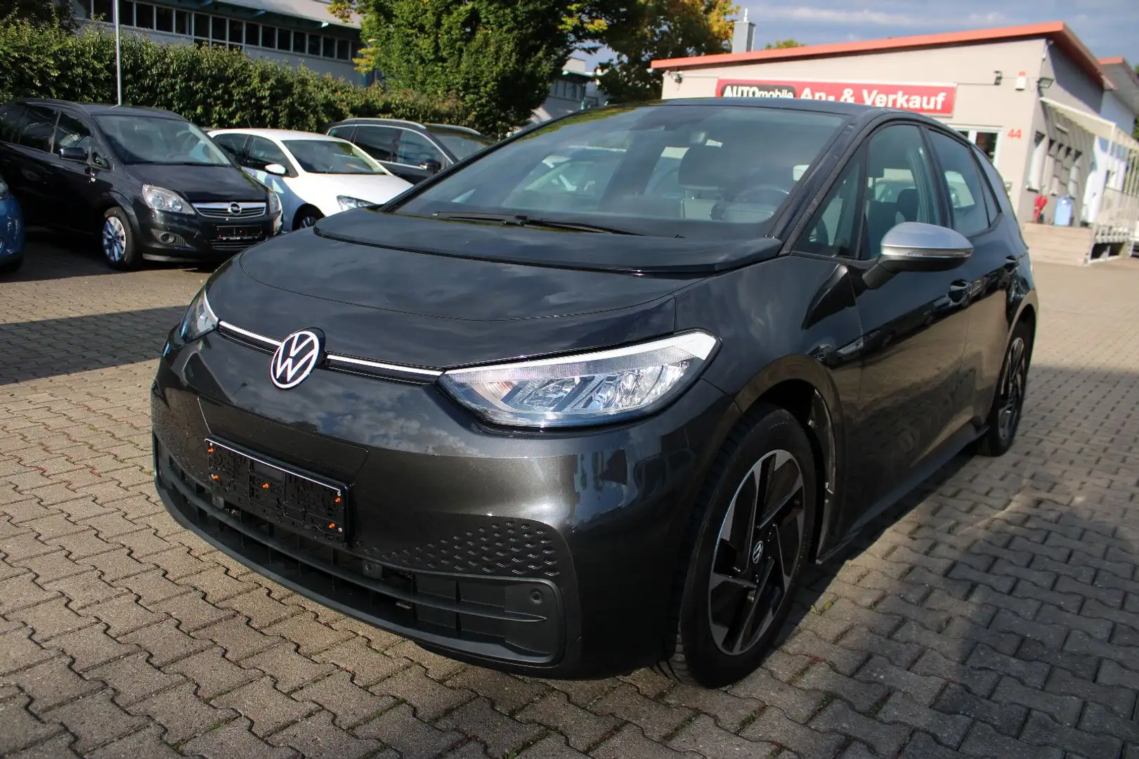 Volkswagen ID.3 1st 150Kw 62KWH Navi,PDC,SHZ,LED Grau - 1