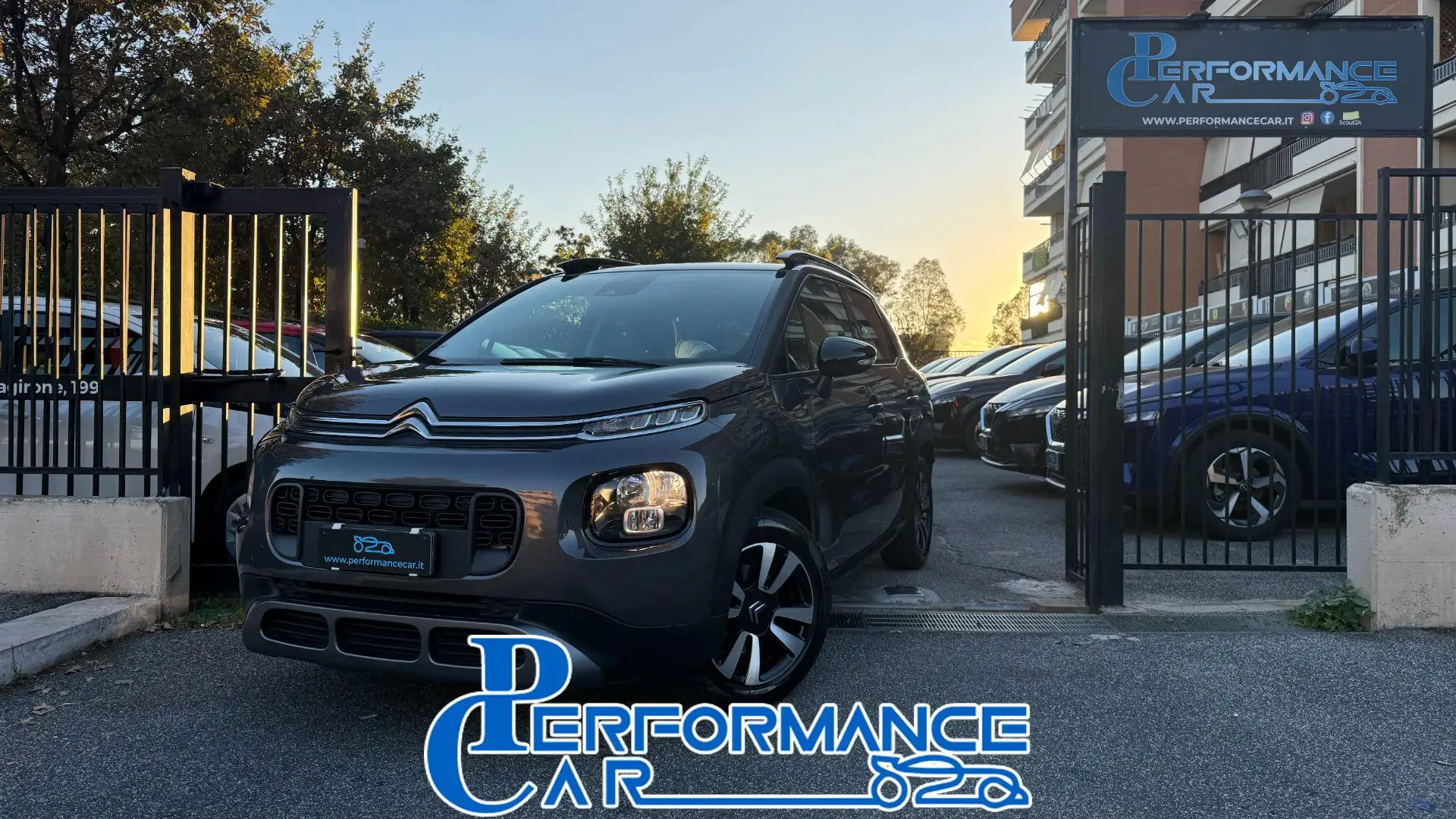 Citroen C3 Aircross PureTech 110CV S&S SHINE*24M.G.*FULL LED*PDC* Gris - 1