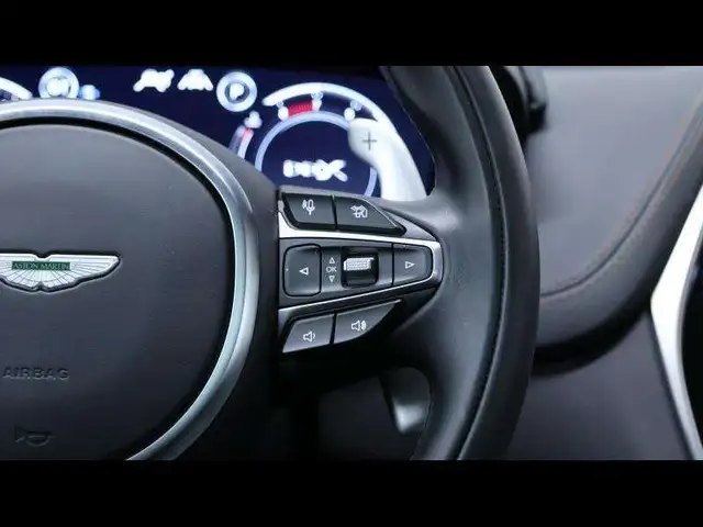 Aston Martin DBX 707 V8