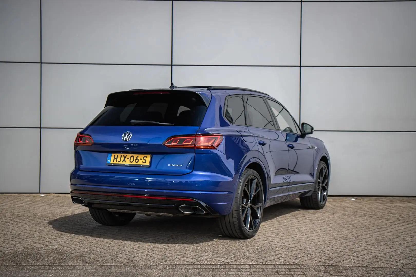 Volkswagen Touareg R 3.0 TSI 462pk eHybrid 4MOTION | Panoramadak | Lu Blauw - 2