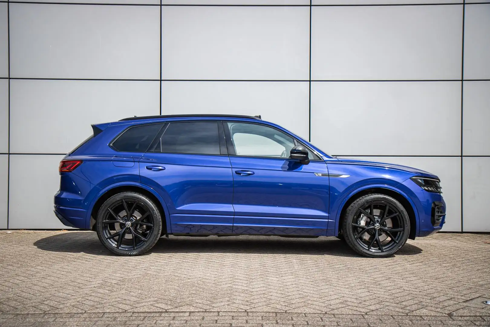 Volkswagen Touareg R 3.0 TSI 462pk eHybrid 4MOTION | Panoramadak | Lu Bleu - 2
