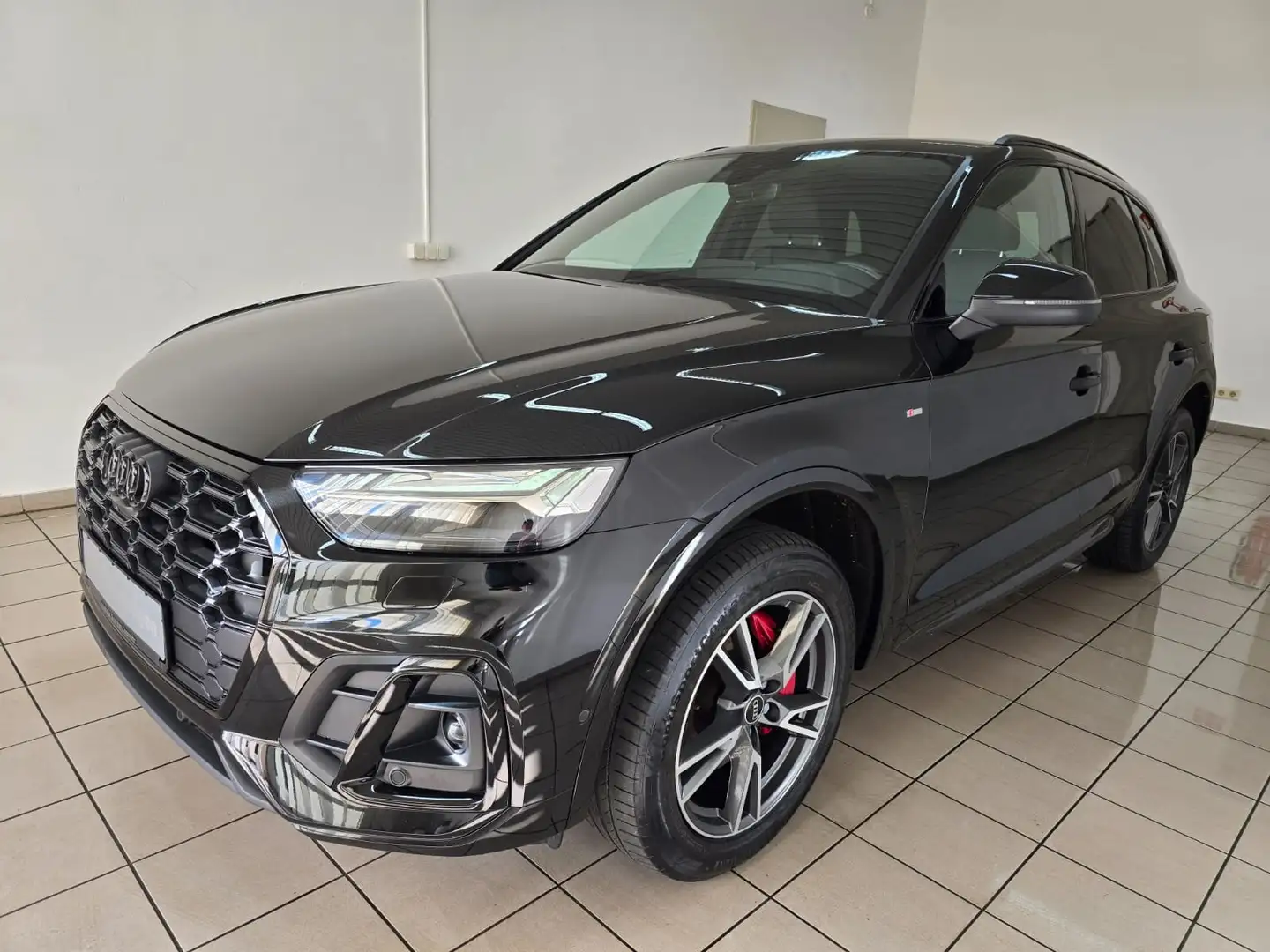 Audi Q5 50TFSIe qu. edition one S Line Matrix 360° Schwarz - 1