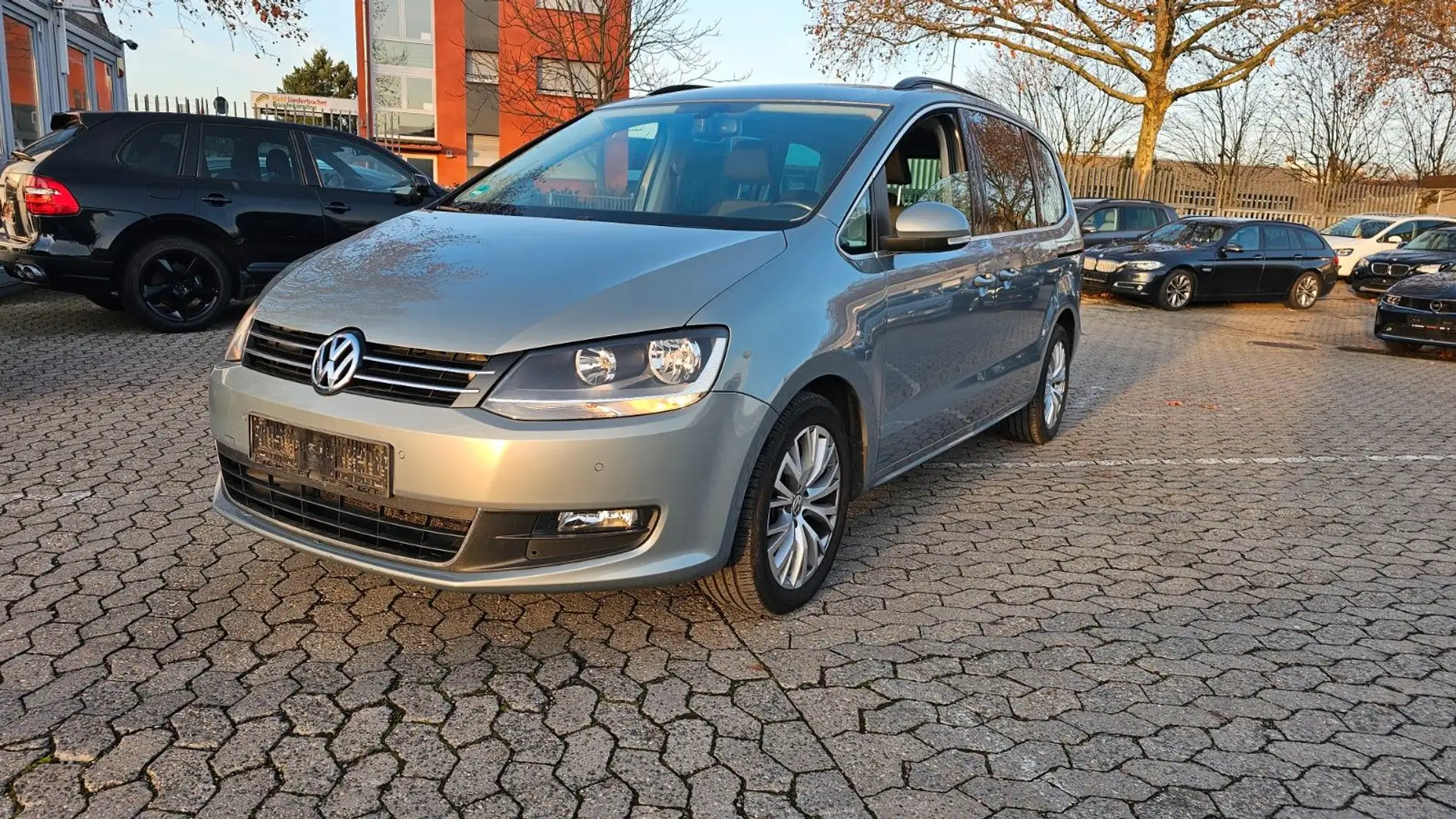 Volkswagen Sharan 2.0TDI BMT*DSG*AHK*SHZ*TMP*Zahnriemen Neu Gris - 1