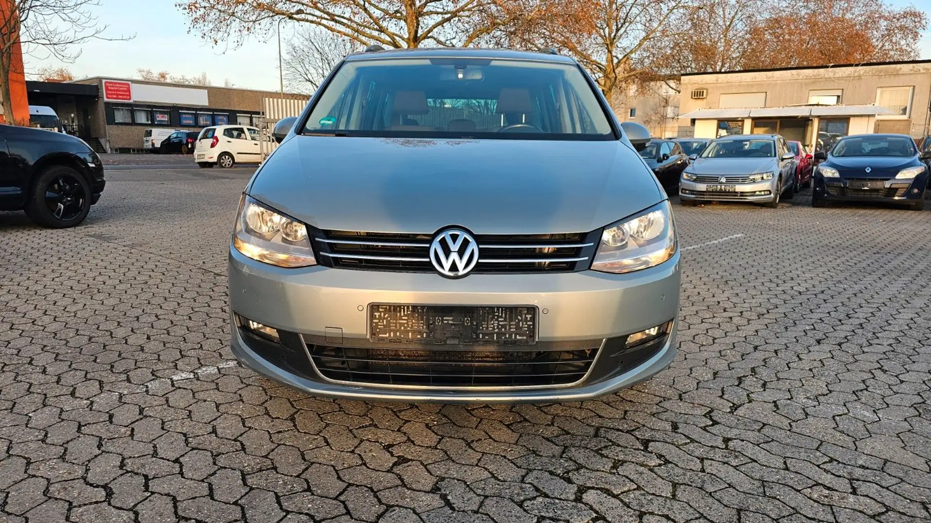 Volkswagen Sharan 2.0TDI BMT*DSG*AHK*SHZ*TMP*Zahnriemen Neu Gris - 2