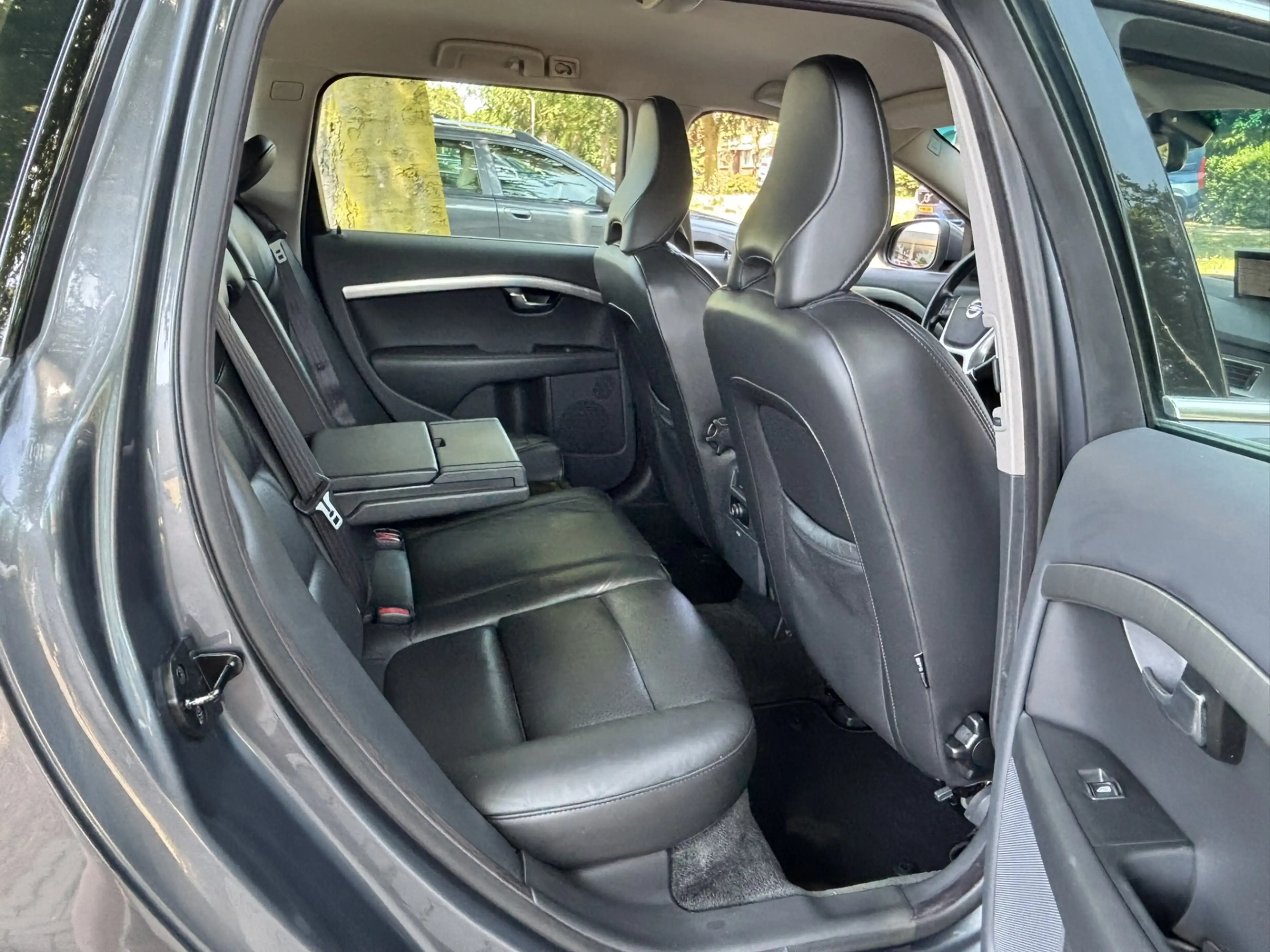 Volvo V70 3.0 T6 AWD Model '10 Four-C Family BTW voordeel €1 — photo 2